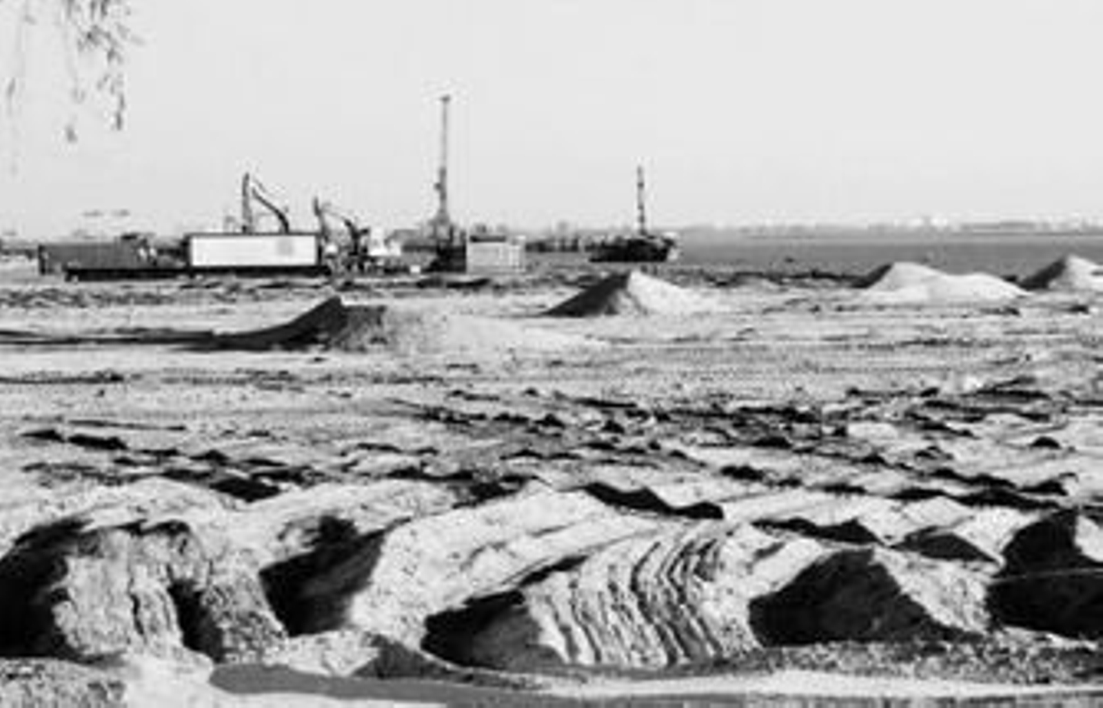 Movimientos de tierra en las obras de la margen izquierda de la Ría.
