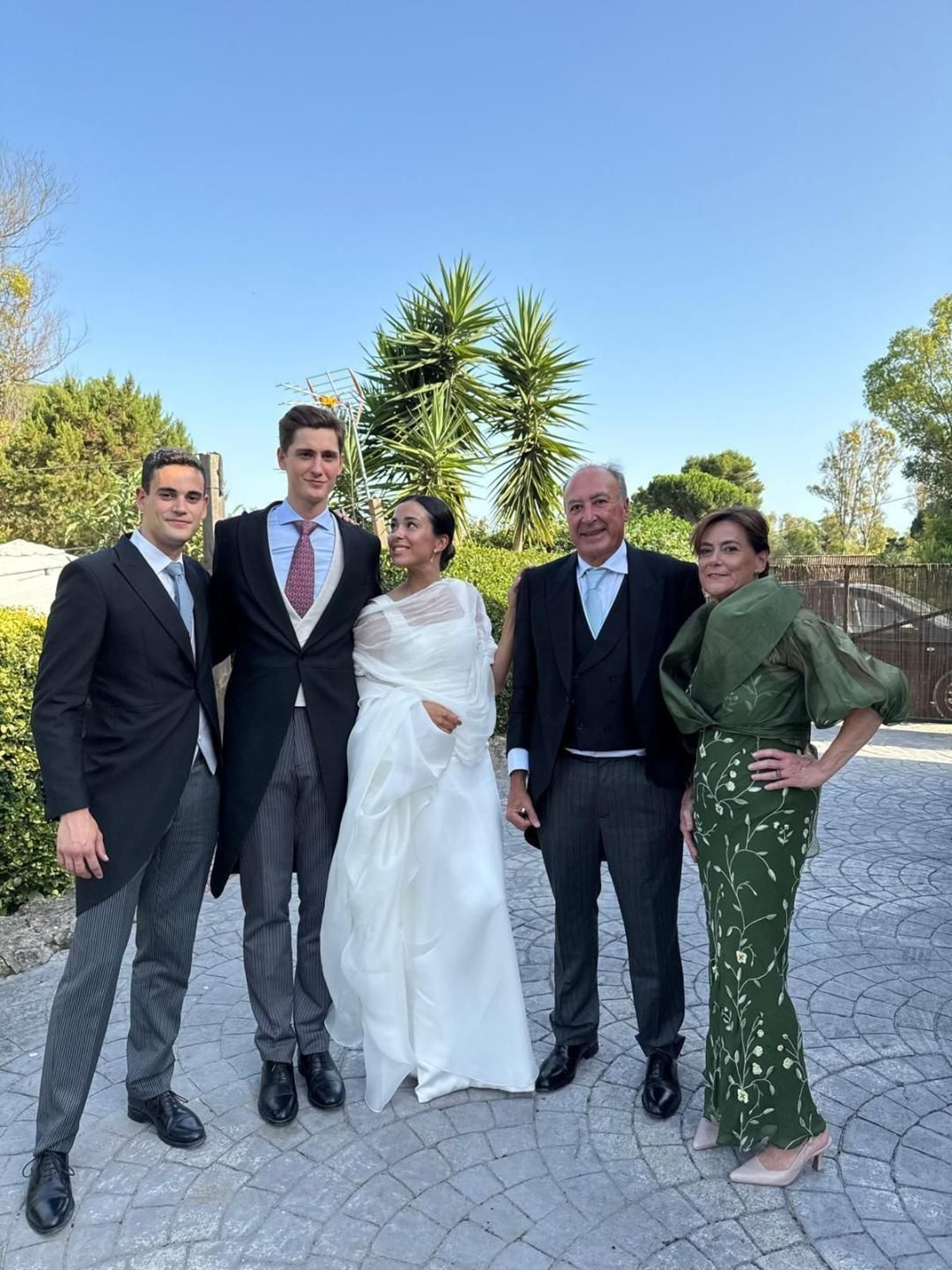 Jaime de Larriva, Juan Rodríguez-Ferro, Almudena y José de Larriva y Teresa Peña. Boda Rodríguez-Ferro Goenechea & de Larriva Peña
