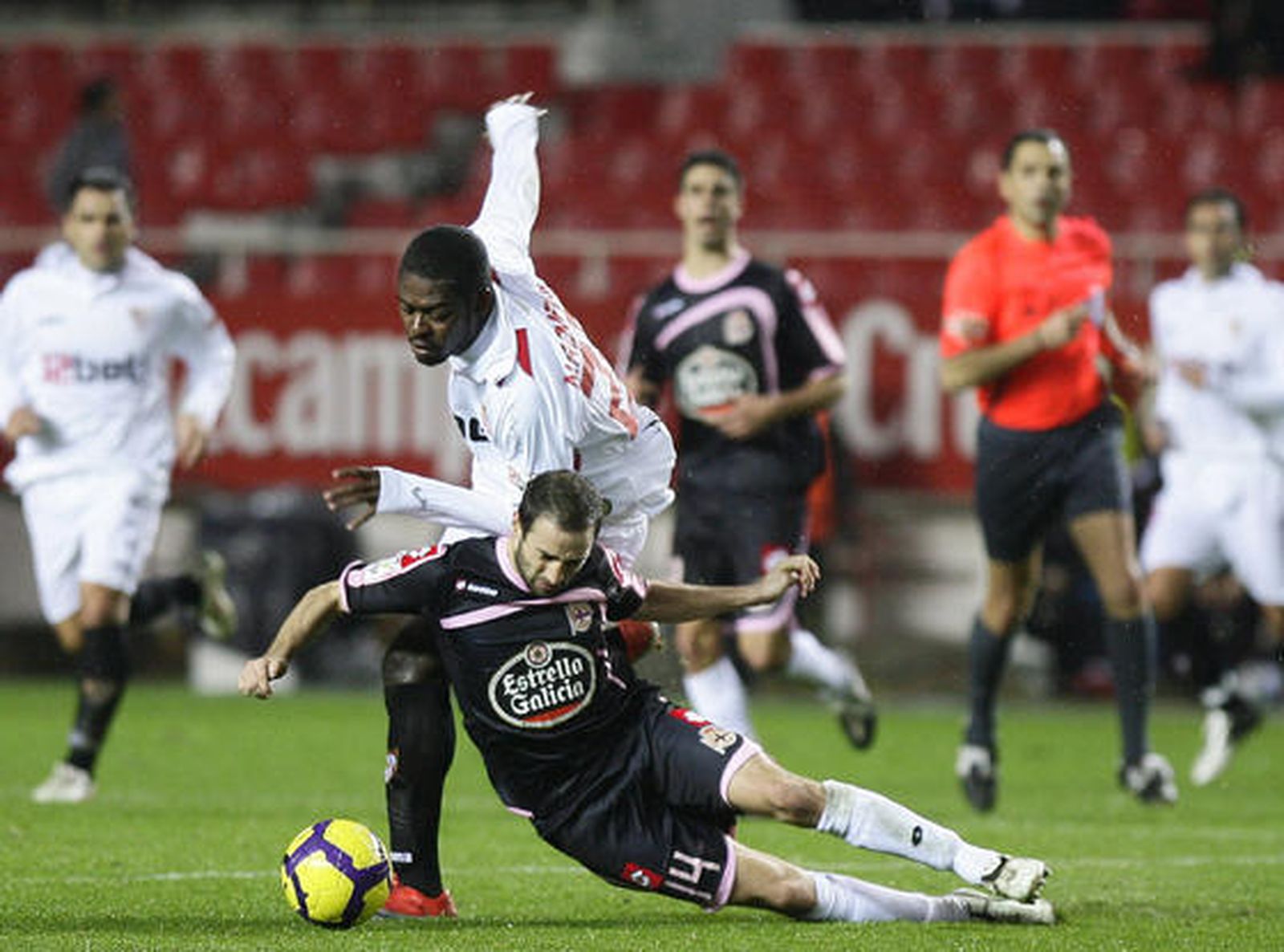 El Sevilla cumple en casa y ya está en las semifinales de la Copa del Rey. / Antonio Pizarro
