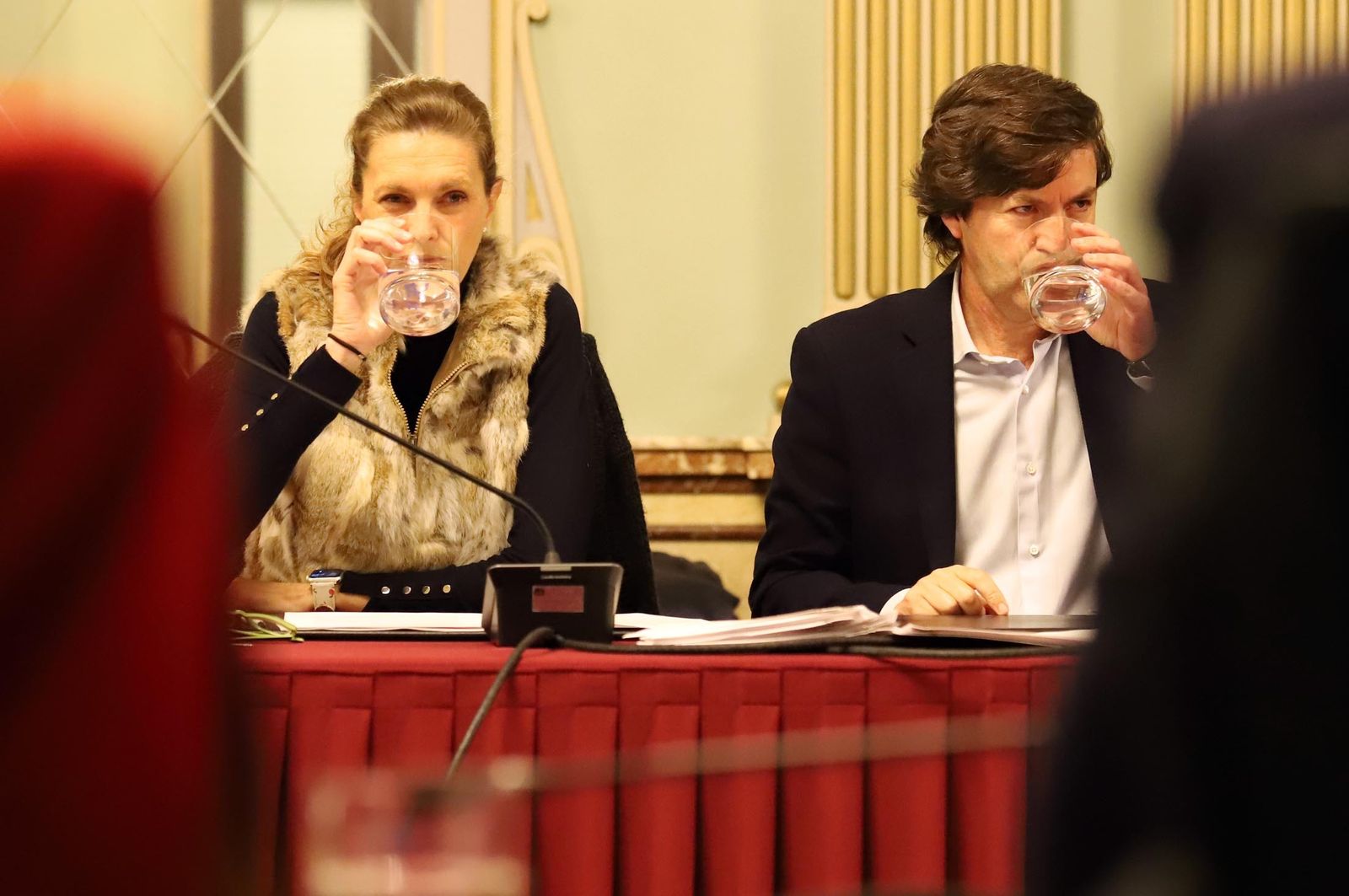 Imágenes del pleno del Ayuntamiento de Huelva