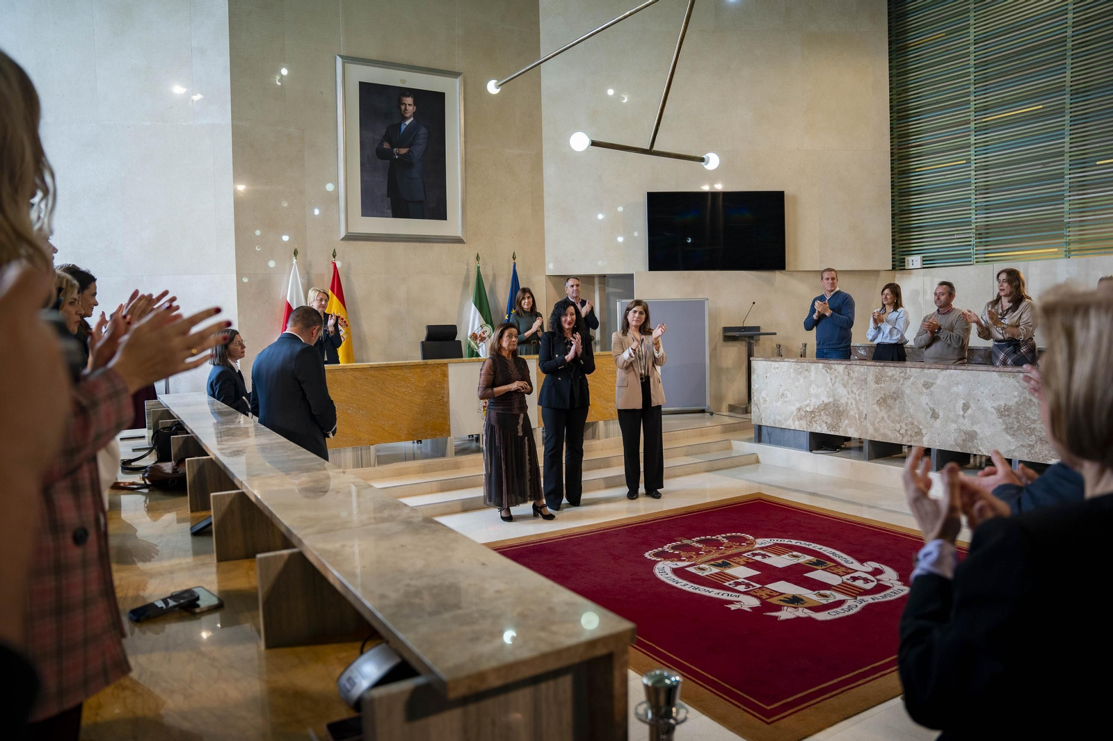 Almería rinde homenaje a su personal municipal con la imposición de los Escudos de Oro