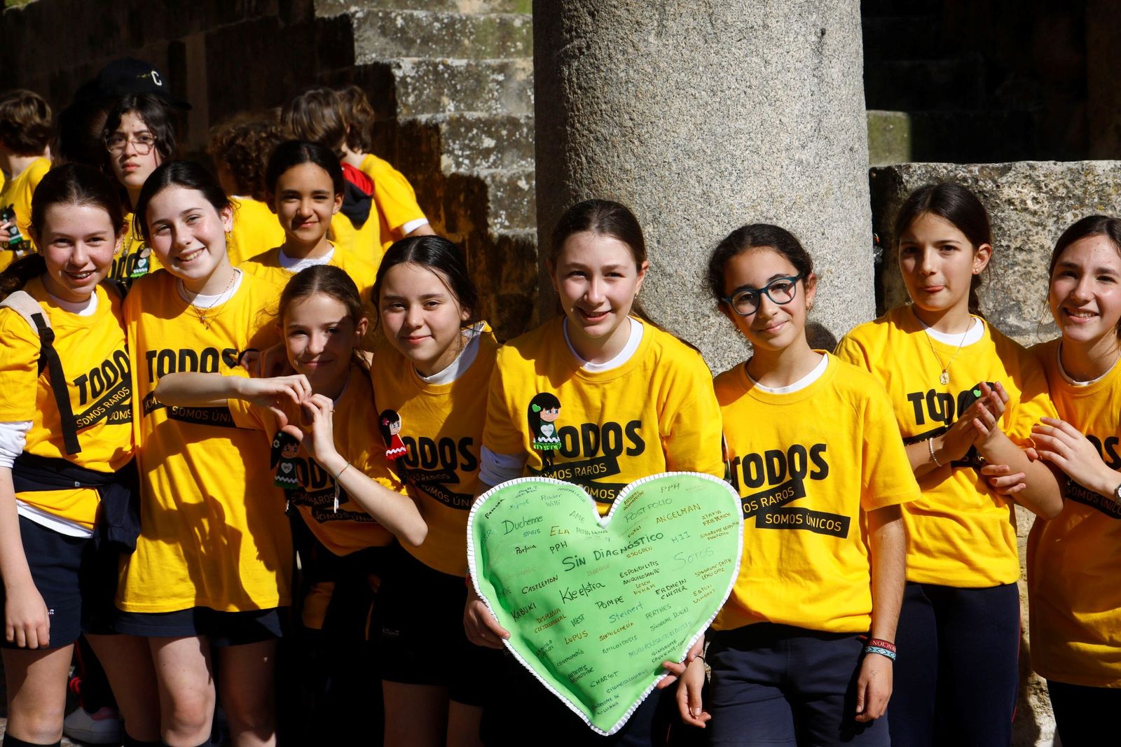 Las mejores imágenes del abrazo a la Mezquita-Catedral por las enfermedades raras
