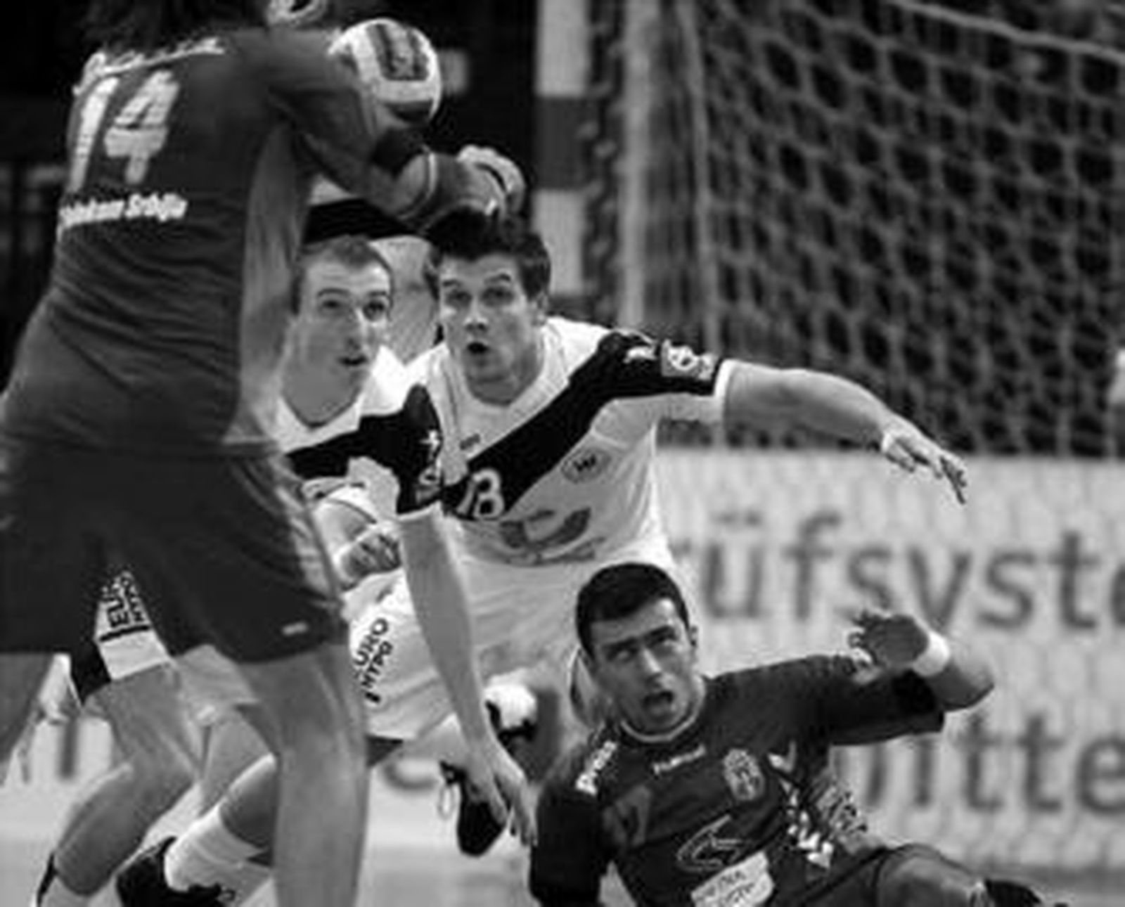 Rajko Prodanovic, con el número 18, en un partido junto a su actual equipo.