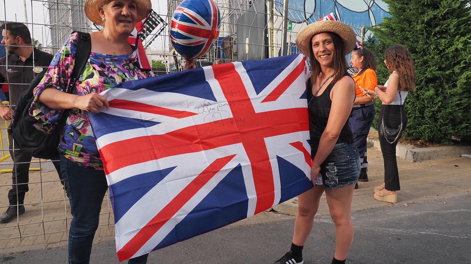 Verónica Ferreira y su madrina en el concierto de Manuel Carrasco