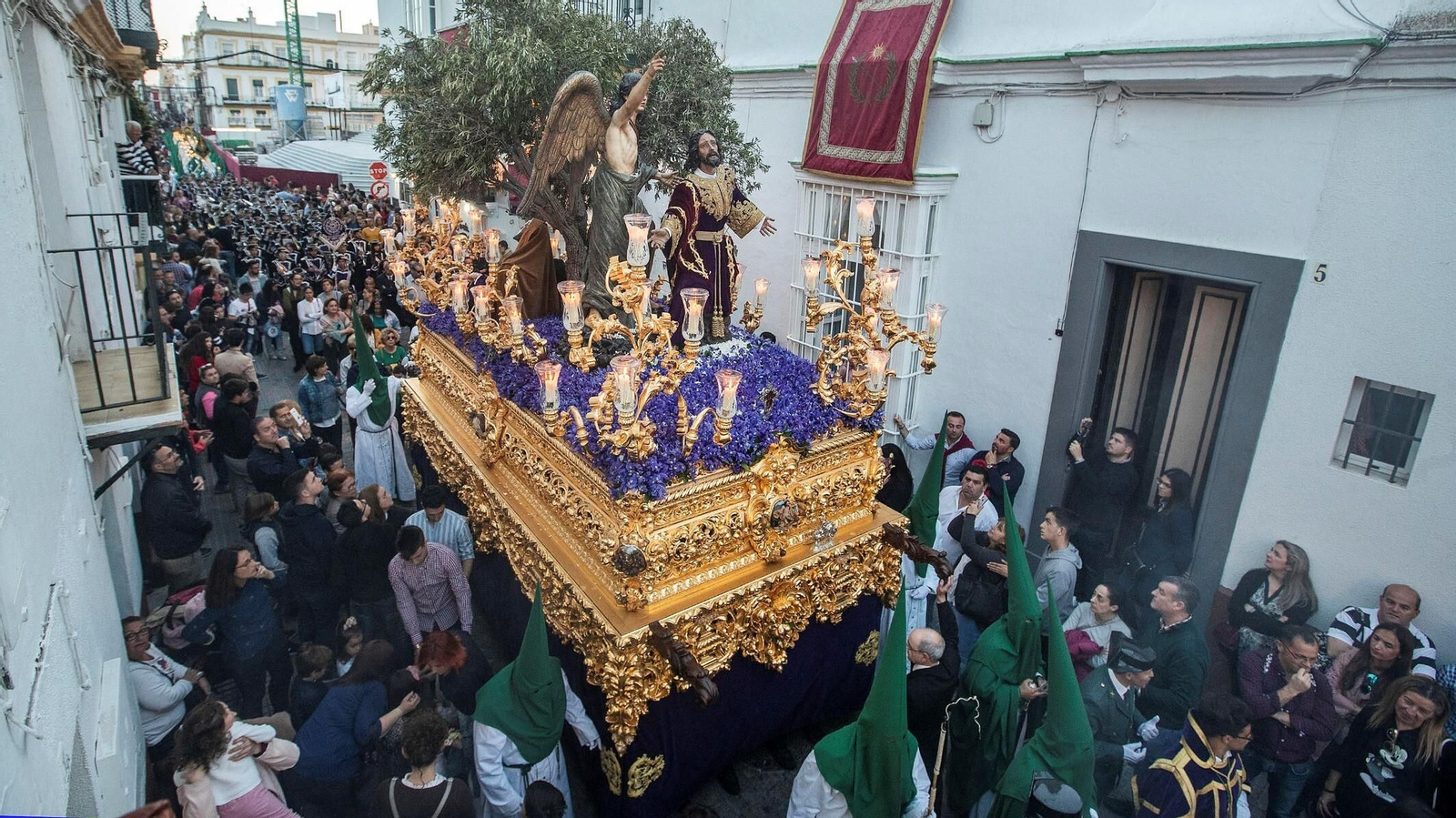 El paso de misterio de la hermandad del Huerto.
