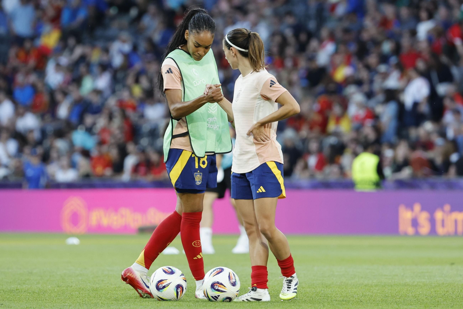 Las fotos del Italia - España de la Eurocopa femenina