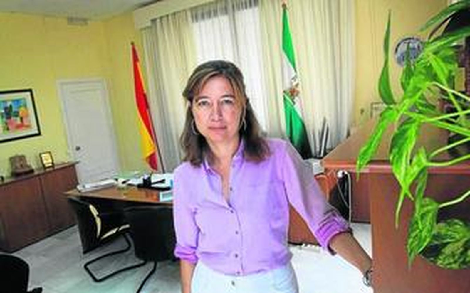Susana Radío en el despacho de la Delegación Provincial de Empleo de la Junta de Andalucía.