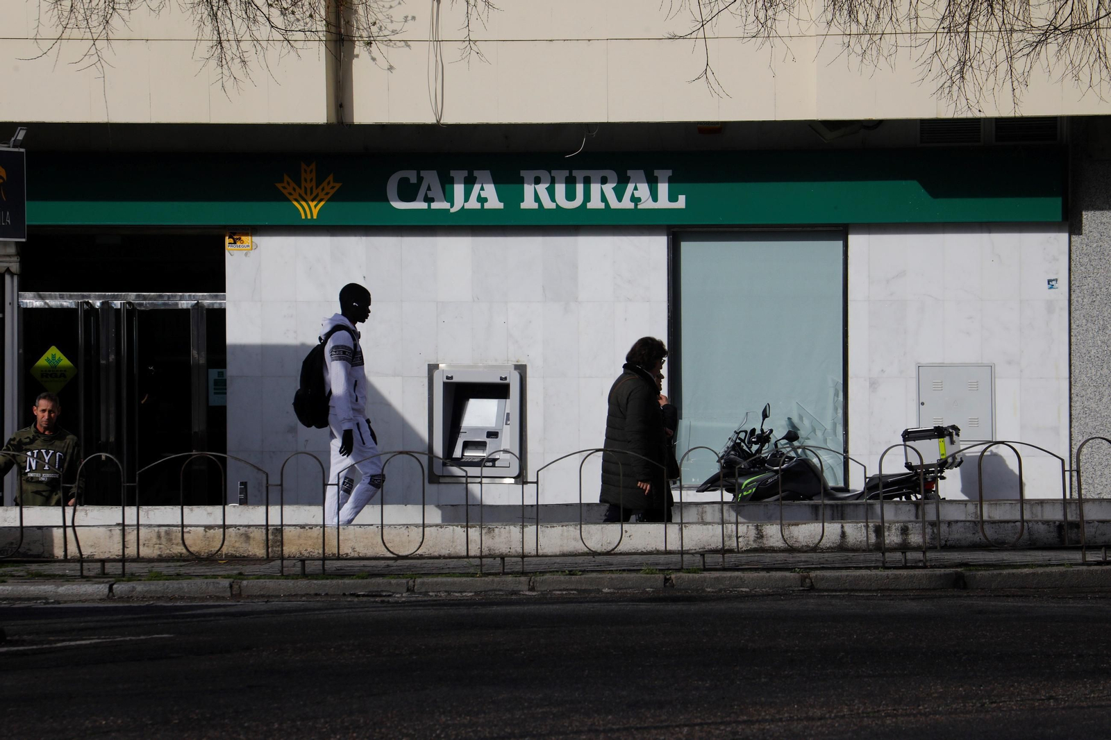 Un recorrido en imágenes por el barrio cordobés del Campo de la Verdad un día de invierno