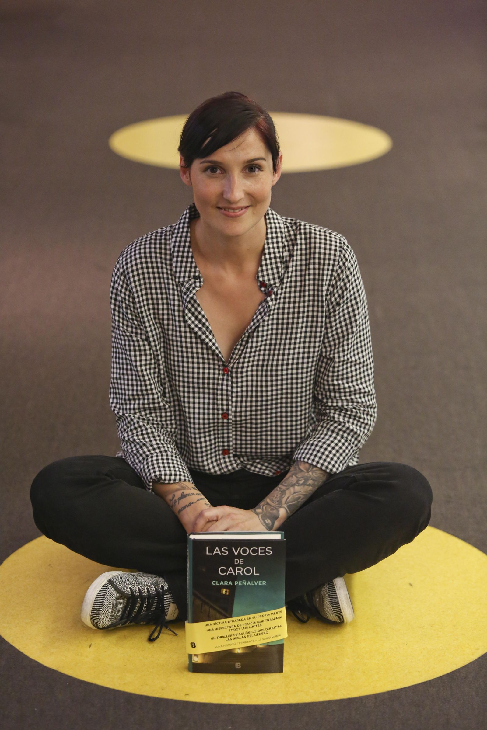 Clara Peñalver, ayer, en Fnac Málaga, antes de la presentación de su novela.