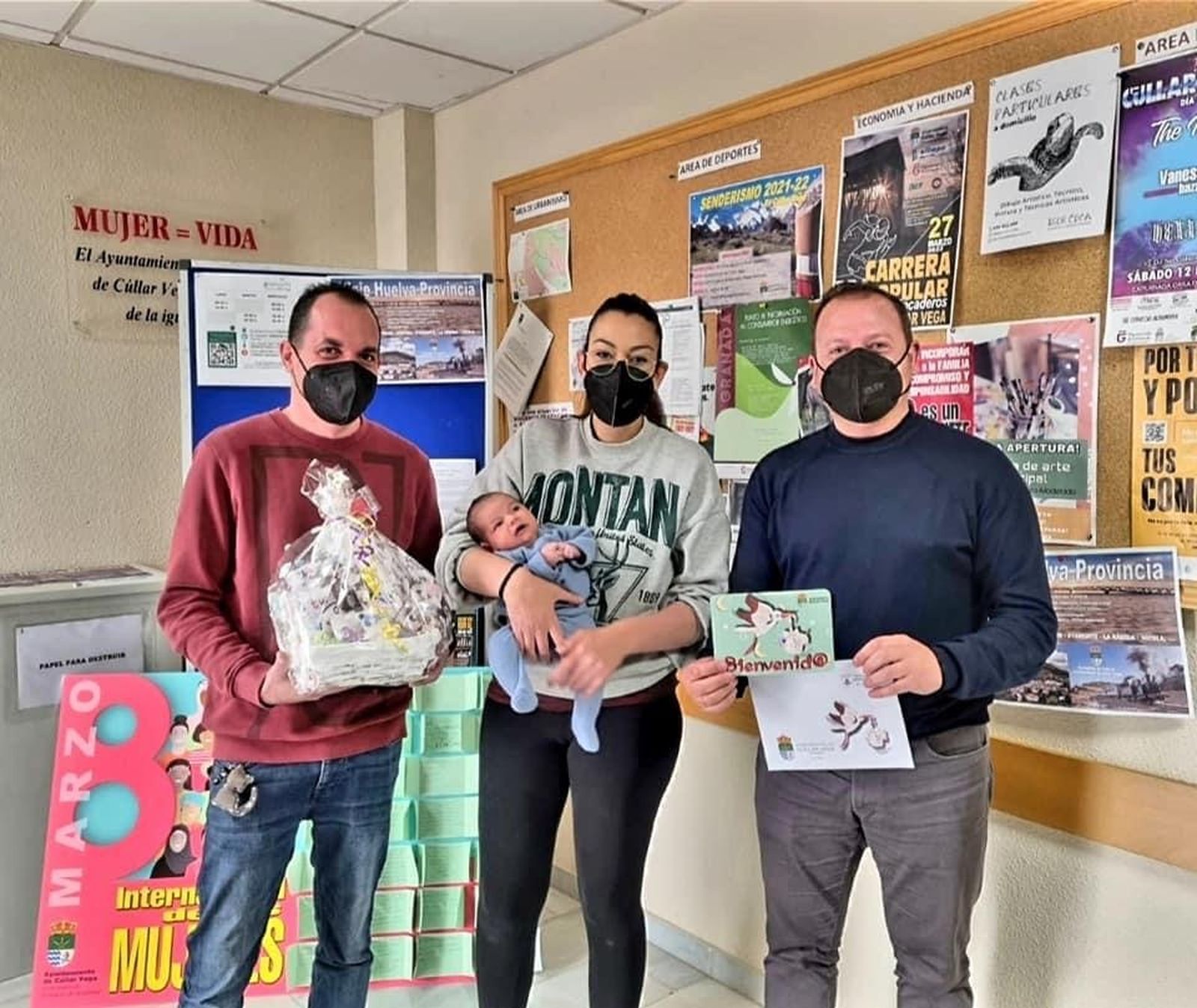 Cúllar Vega obsequia con una cesta de productos infantiles a todos los bebés que nazcan en el municipio