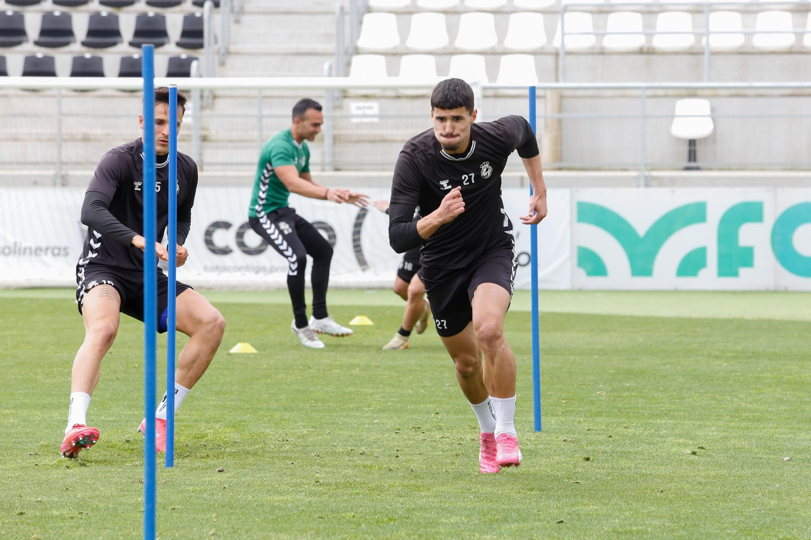 Las fotos del relevo en el banquillo de la Balona