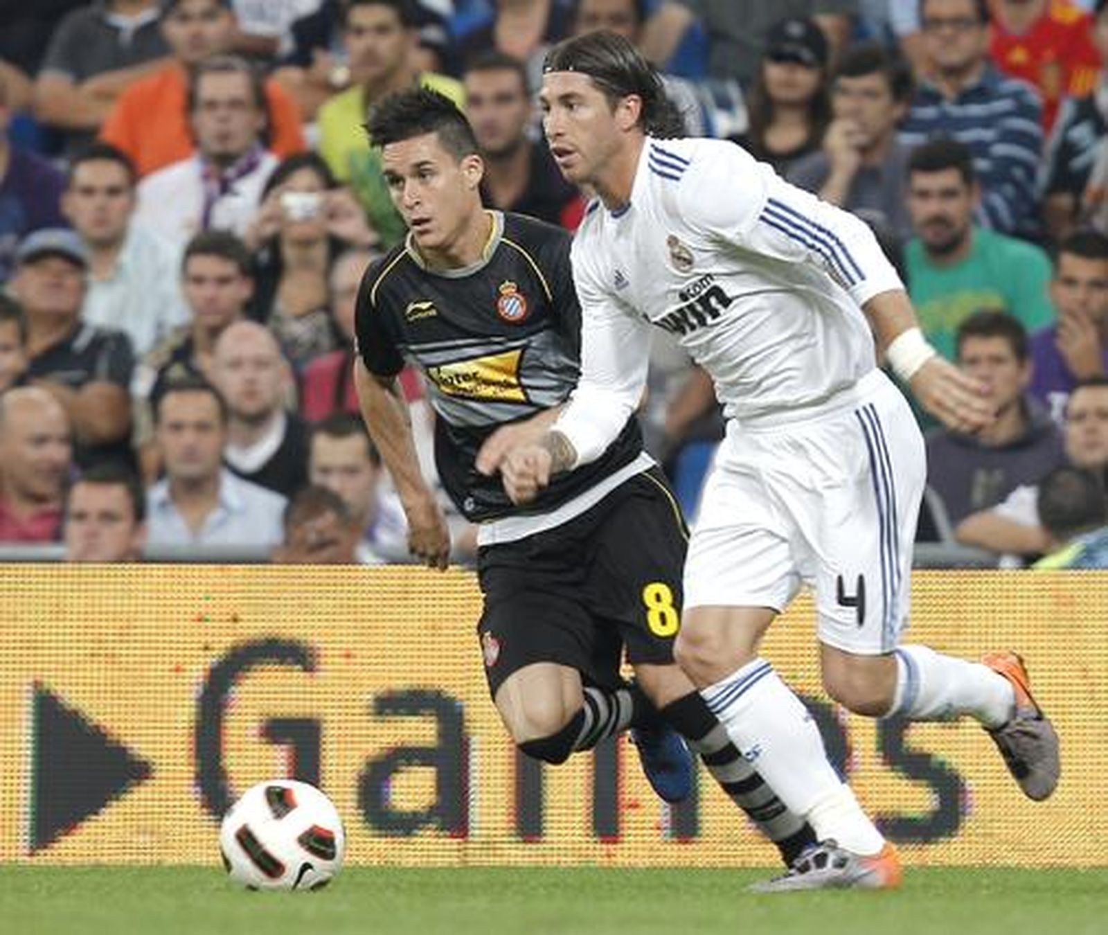 El Real Madrid gana al Espanyol en el Bernabéu. / EFE