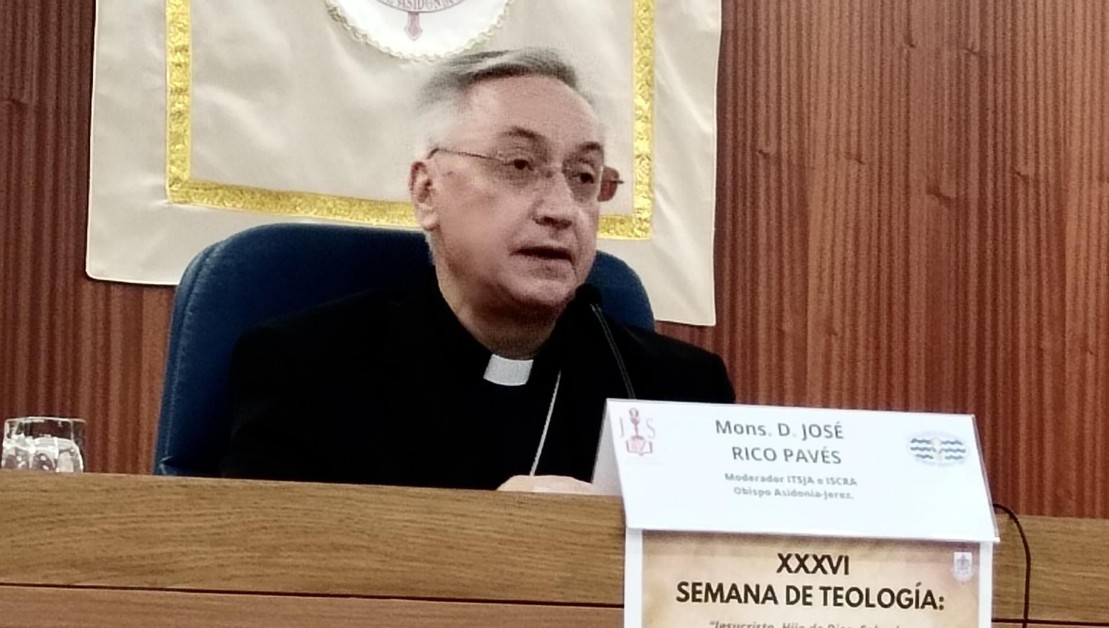 Monseñor José Rico Pavés dictando la ponencia sobre el Concilio de Nicea en la Semana de Teología.