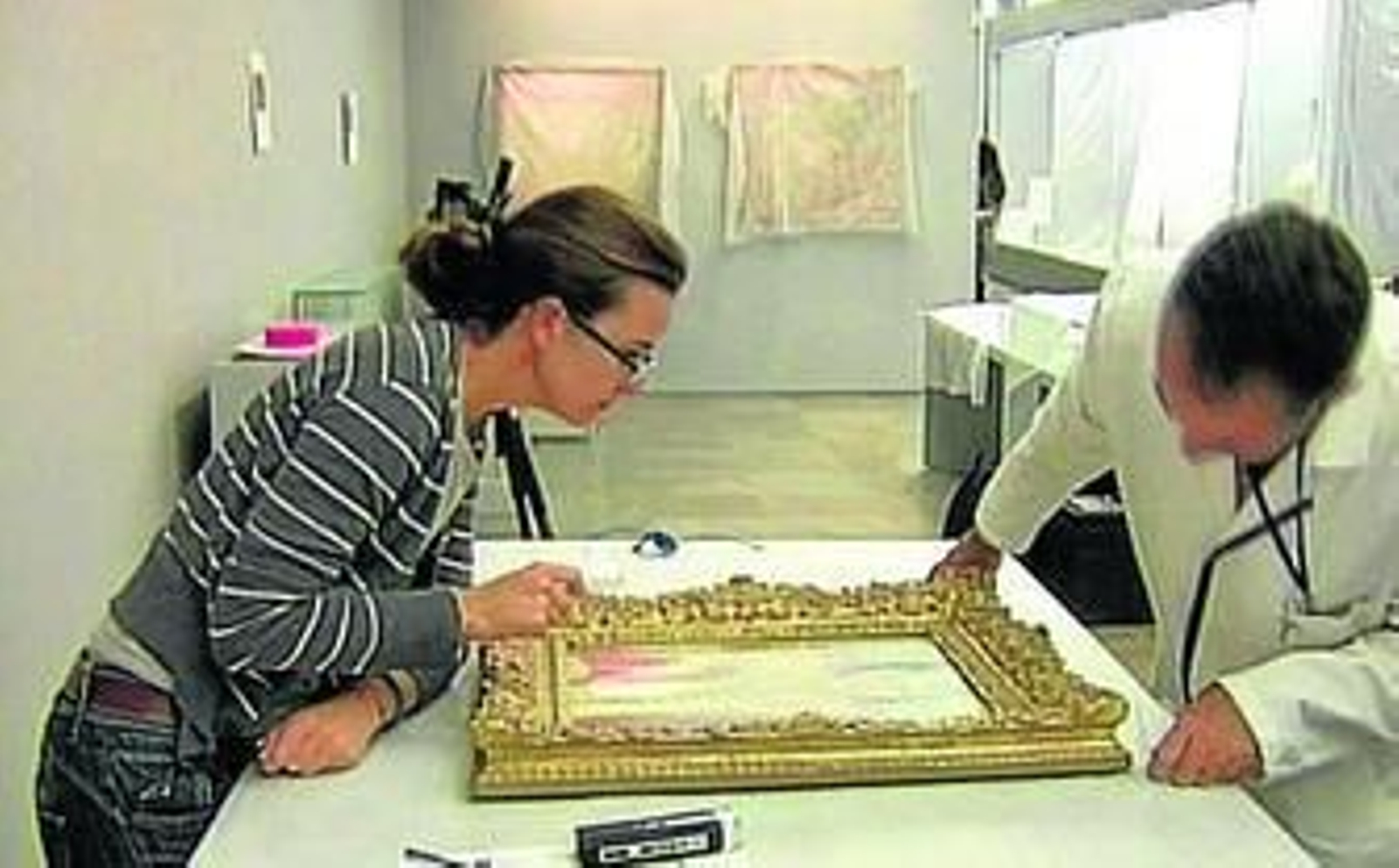 1. Proceso de desembalaje de los cuadros de Matisse que ya se encuentran en el Palacio de Carlos V ' 2. El traslado de las obras se ha realizado bajo estrictas medidas de segurida. 3. Vista general del Museo de Bellas Artes.