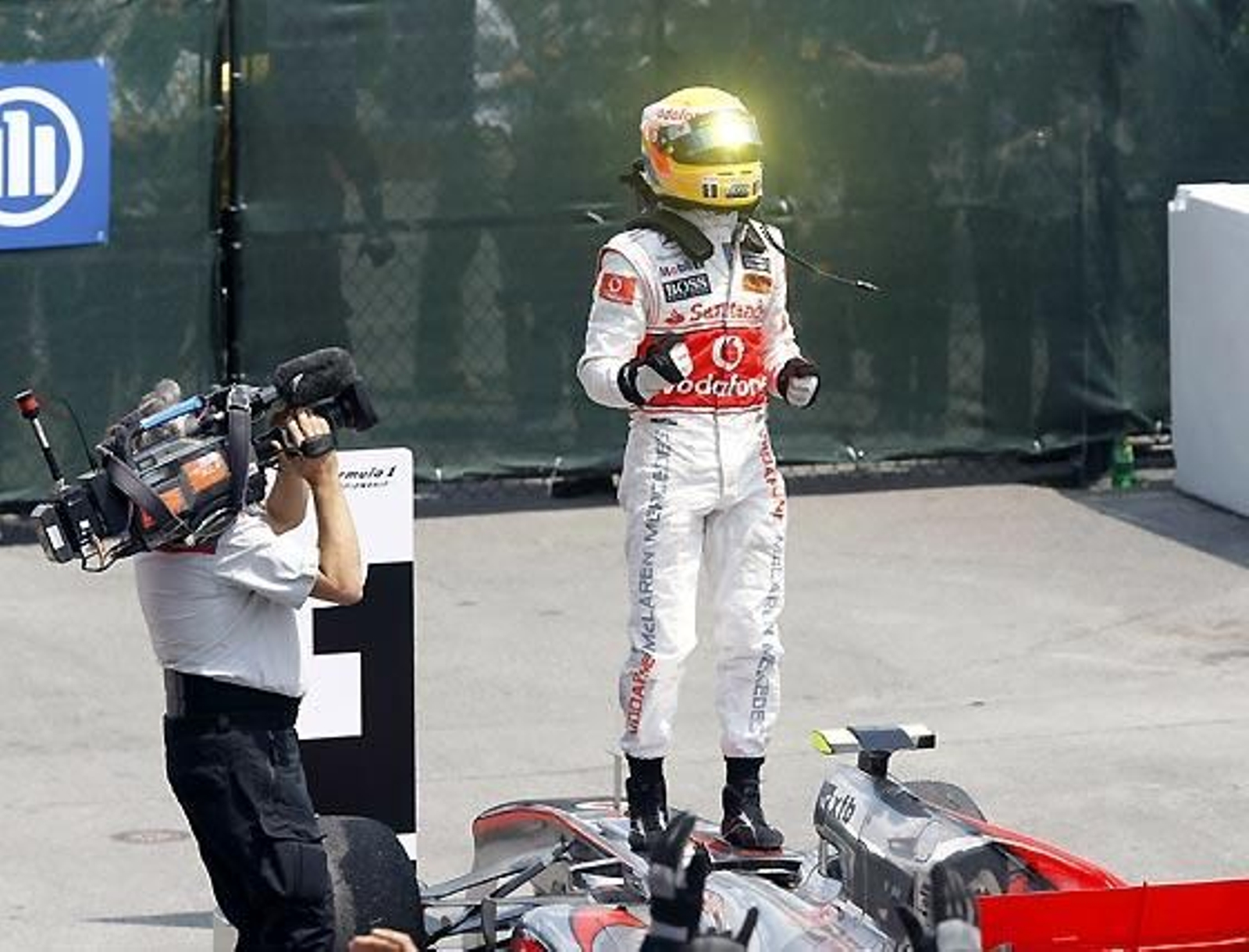 Lewis Hamilton (McLaren) celebra su victoria en el Gran Premio de Canadá.

Foto: Afp Photo / Reuters / Efe