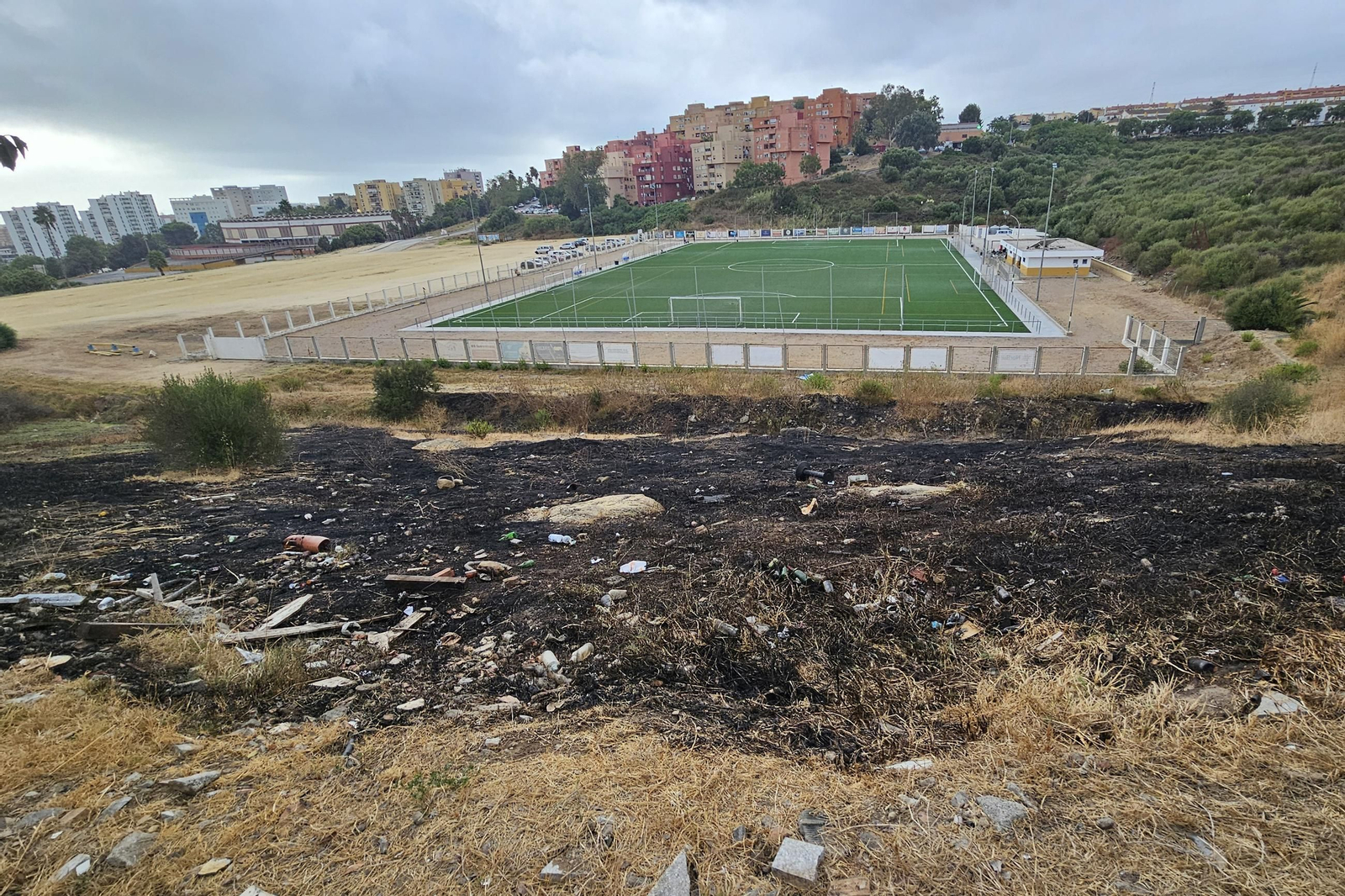 Fotos de la zona quemada en San Berbabé tras un nuevo incendio urbano en Algeciras