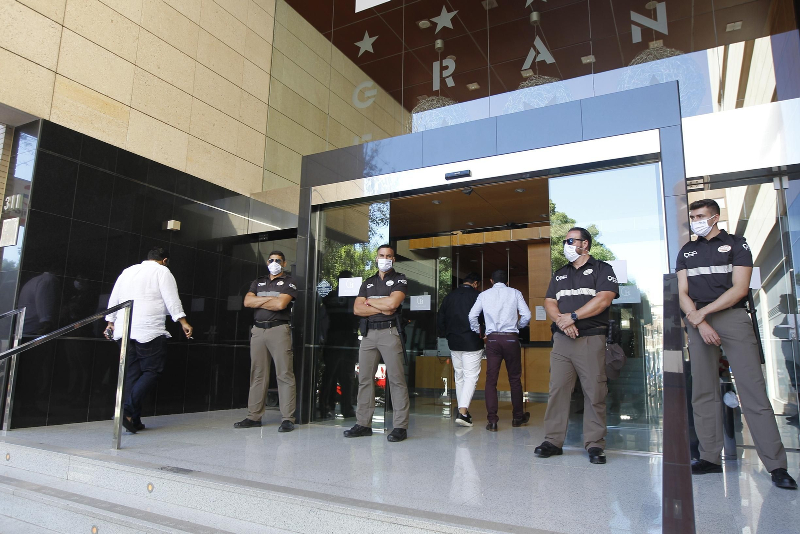 Fotogalería de la afición del Almería antes del partido ante el Girona