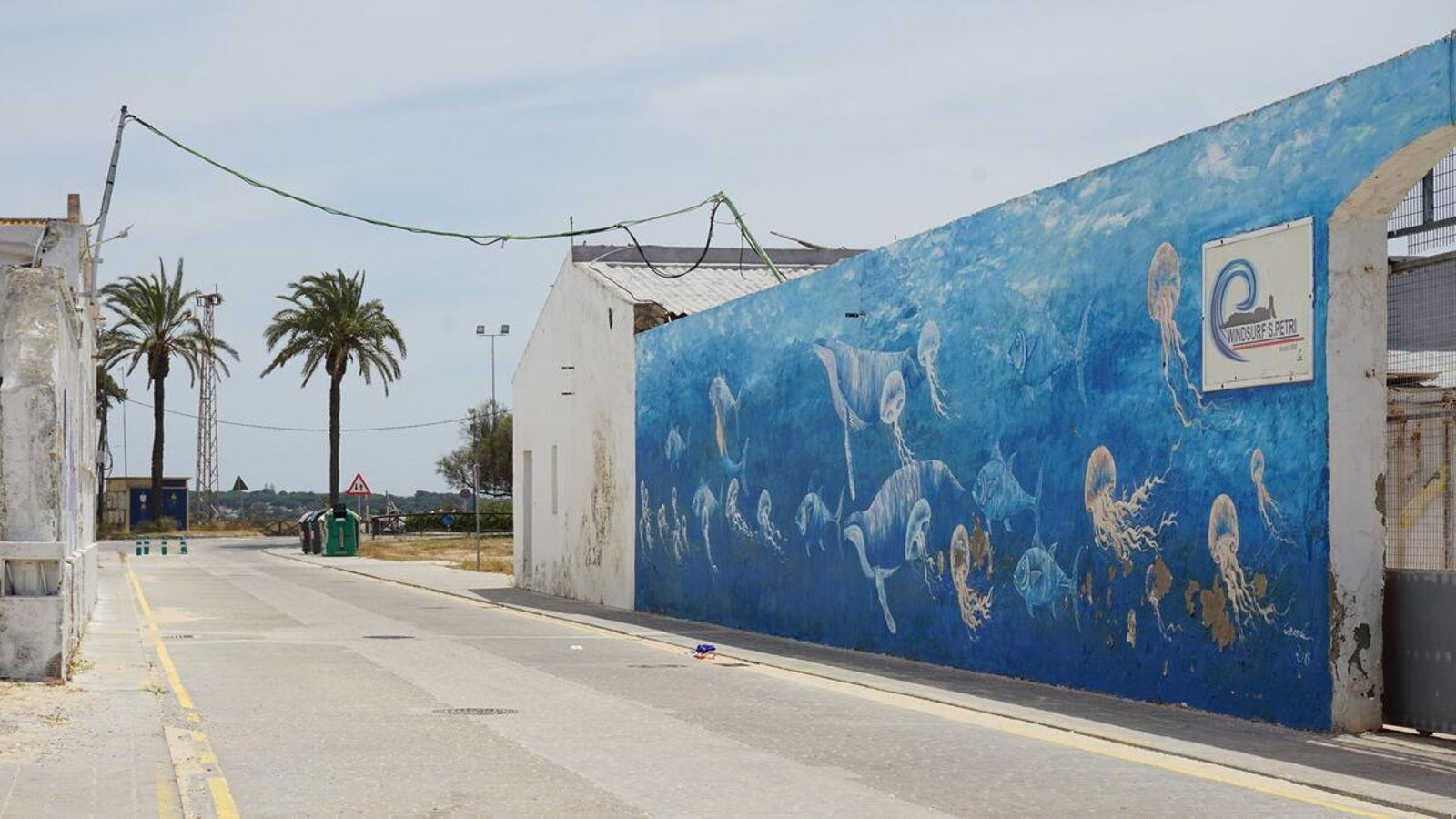 Uno de los murales de Sancti Petri