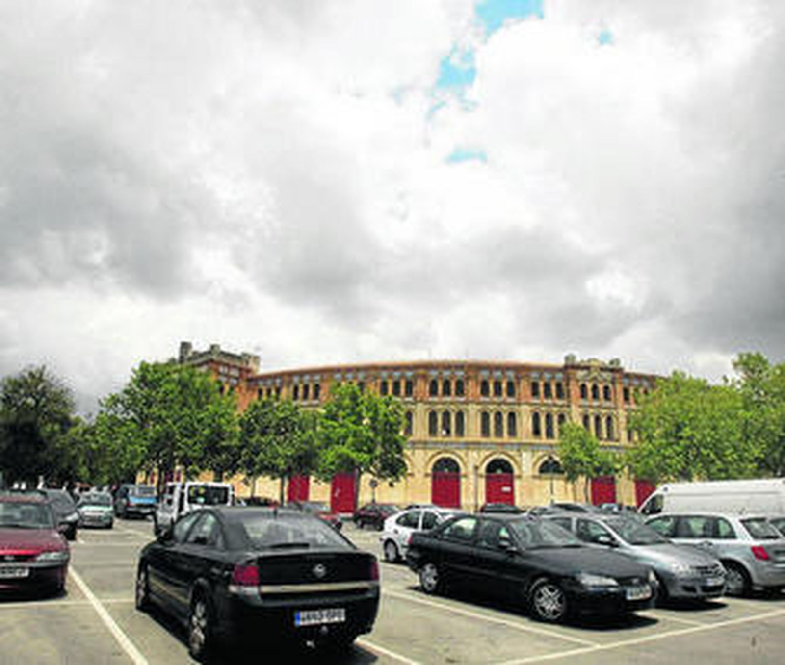 Una imagen de la explanada de la Plaza de Toros, bajo la que se construirá uno de los aparcamientos.