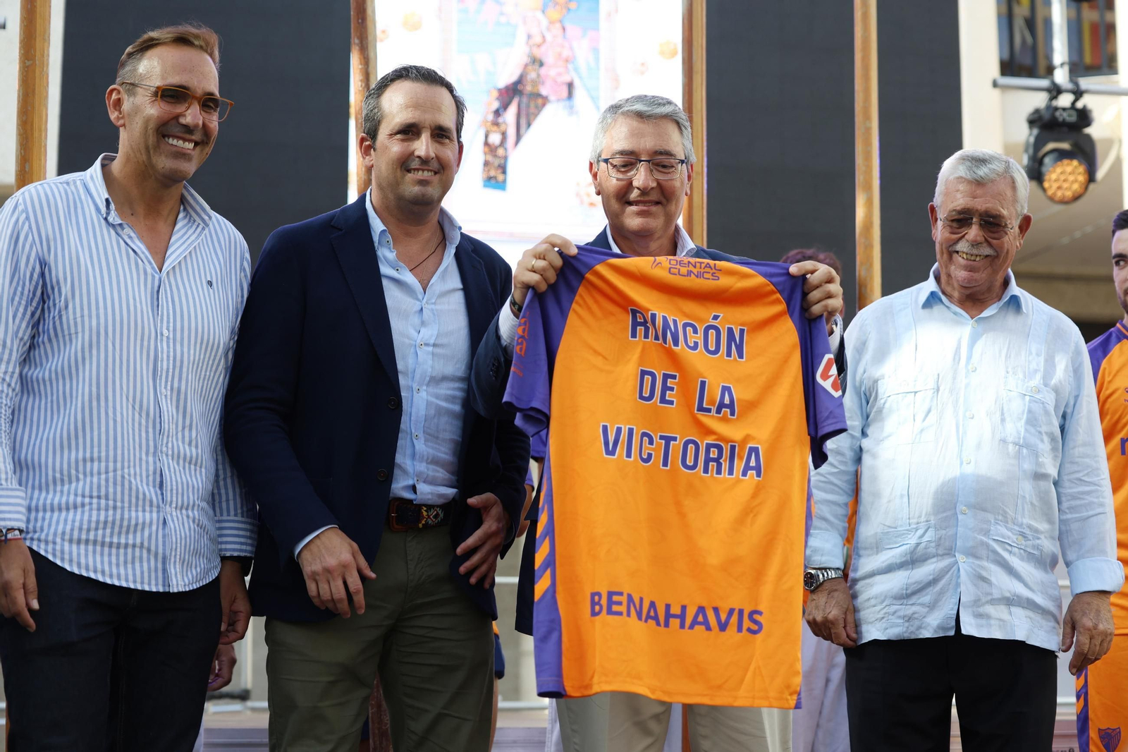 Naranja, morado y el ojo fenicio: la tercera camiseta del Málaga CF 2025/26