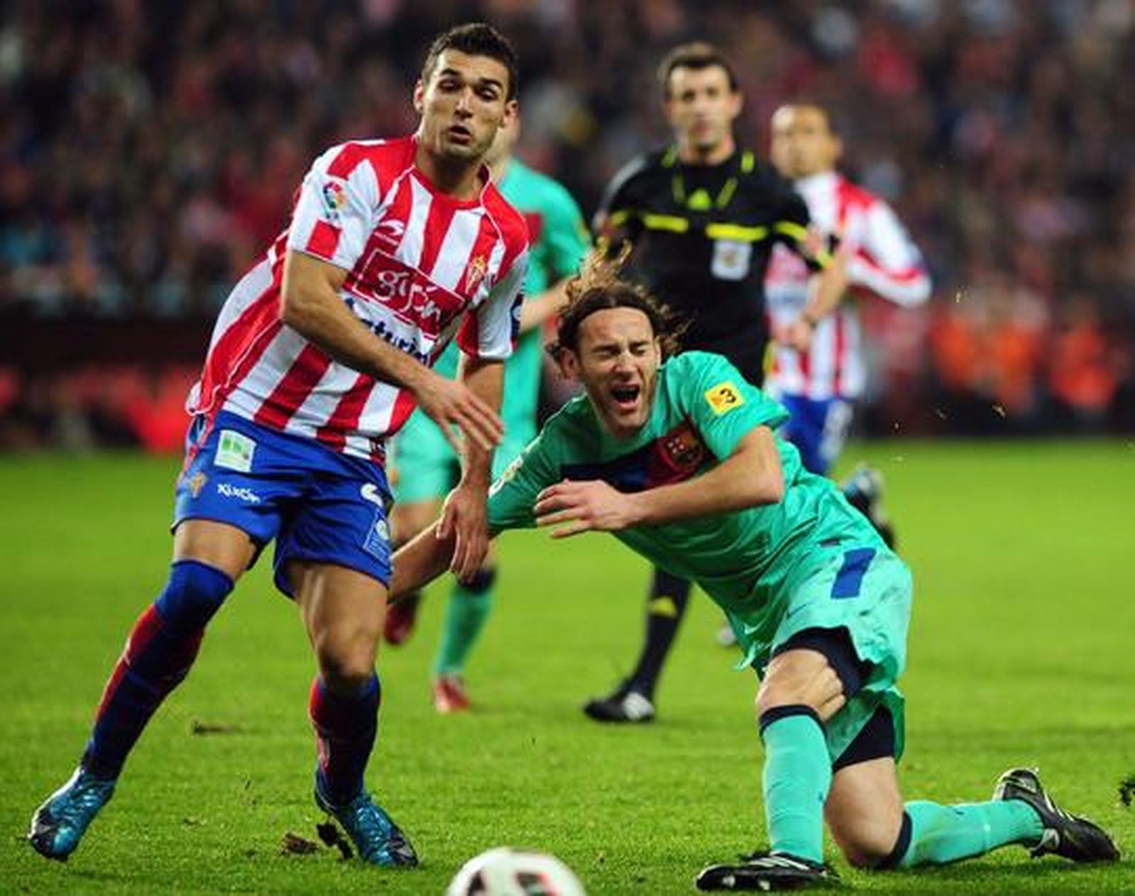 El Sporting frena al Barcelona tras 16 partidos seguidos ganando. / AFP