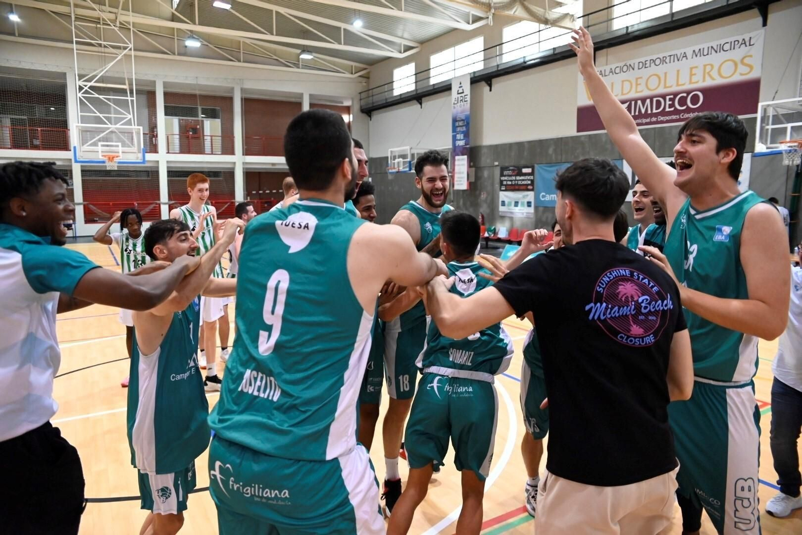 El UCB Camper Eurogaza celebra su pase a la fase de ascenso a LEB Plata, en imágenes