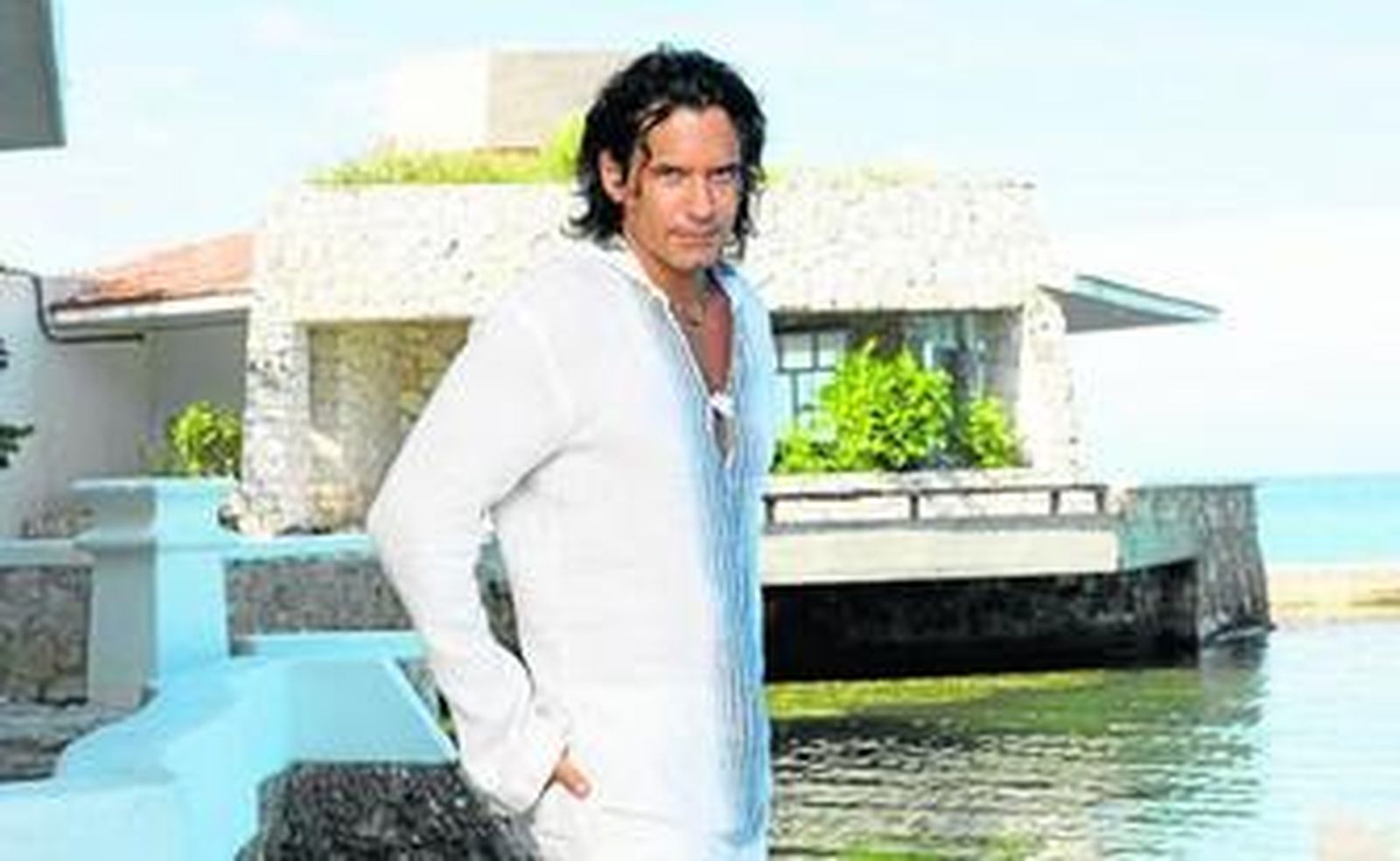 El actor Mario Cimarro, escultural protagonista del culebrón 'El cuerpo del deseo', que repone Nova.