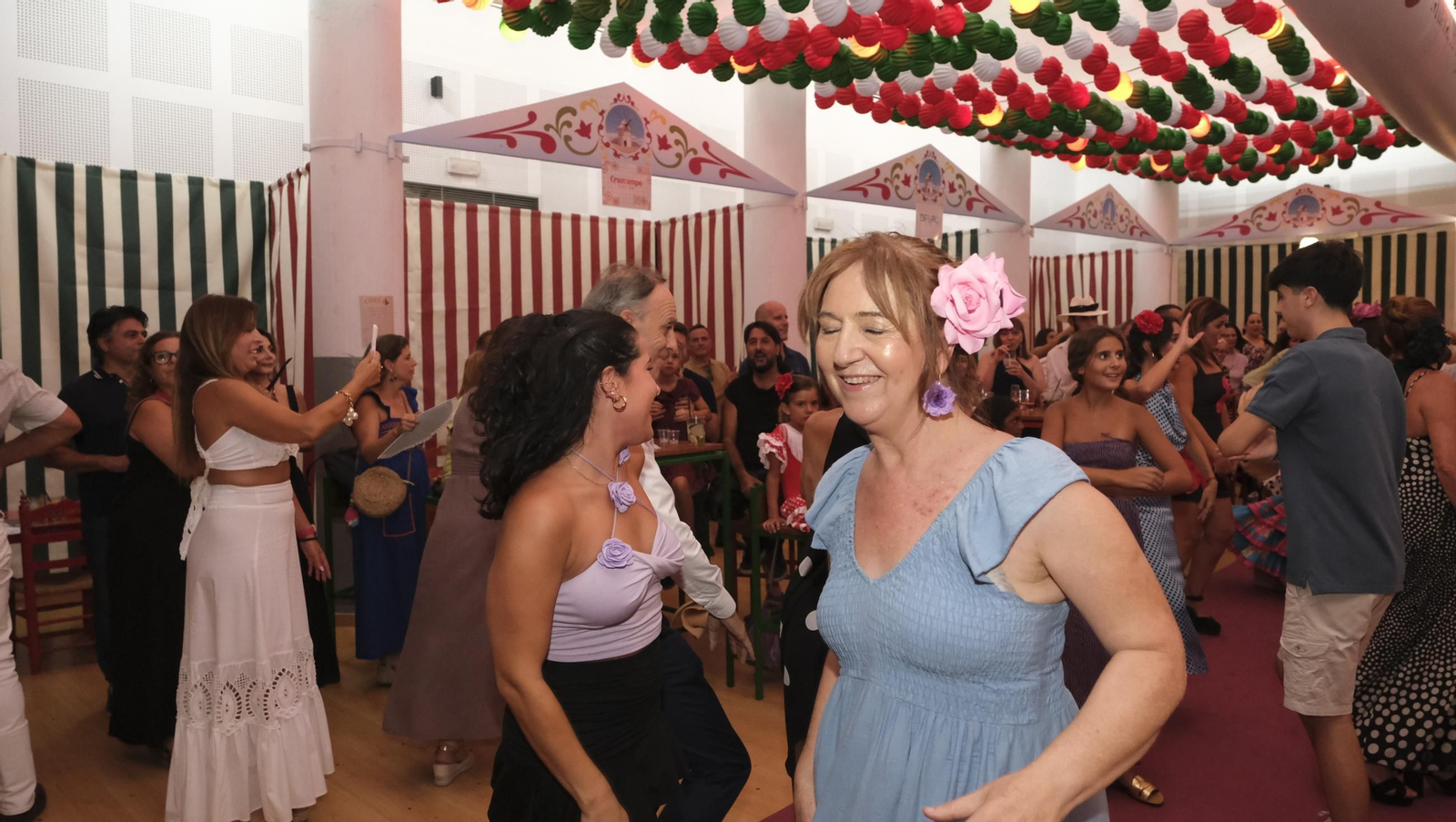 Los almerienses disfrutan del lunes en la Feria del Mediodía