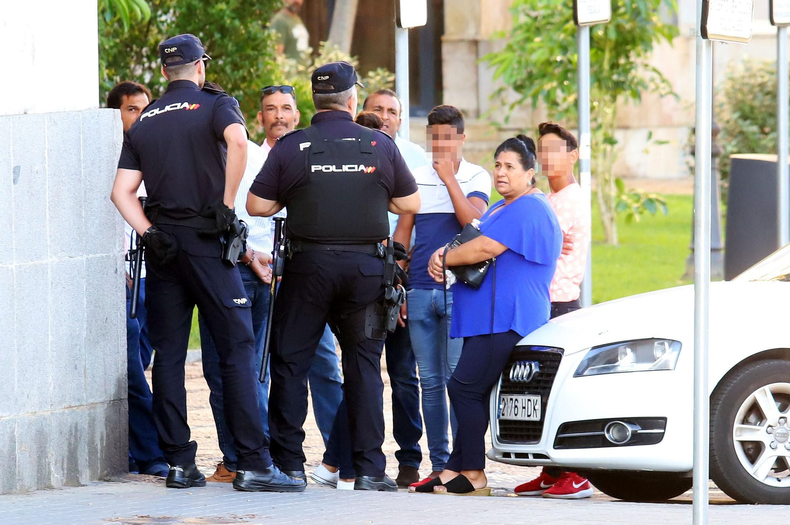 Imágenes de la vista de medidas cautelares por el apuñalamiento al jefe de la Policía Local de Punta Umbría.
