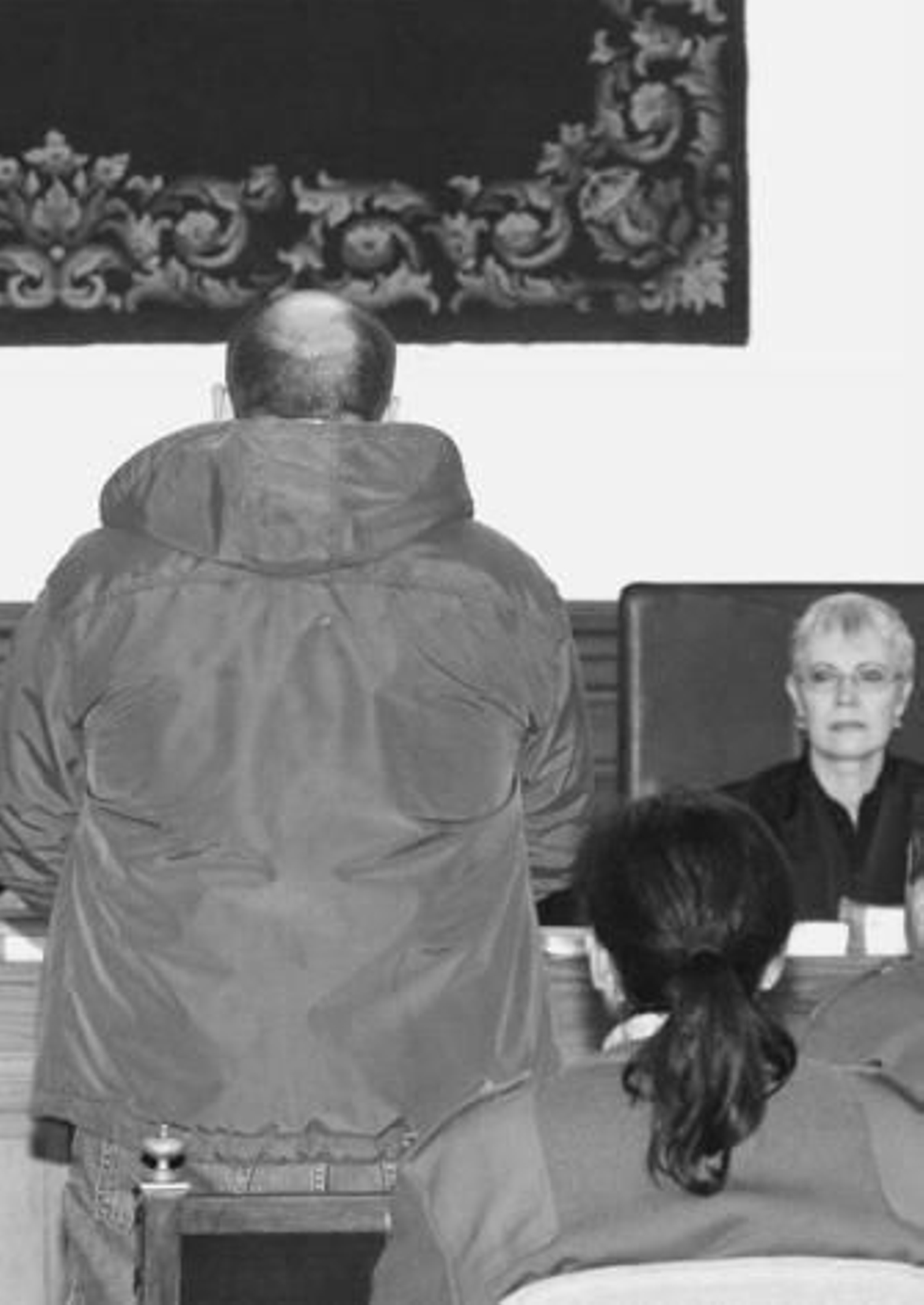 Sólo los miembros del tribunal, los testigos y los agentes que le custodian han podido ver la cara de José.