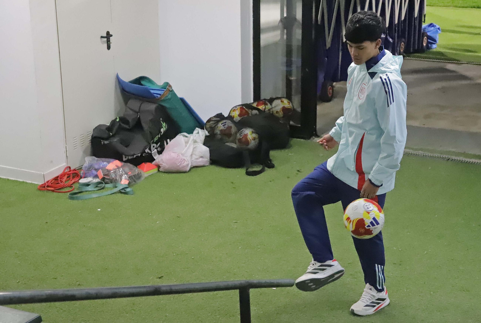 Fotos del partido de entrenamiento entre las selecciones nacionales sub-19 y sub-18 de España en La Línea