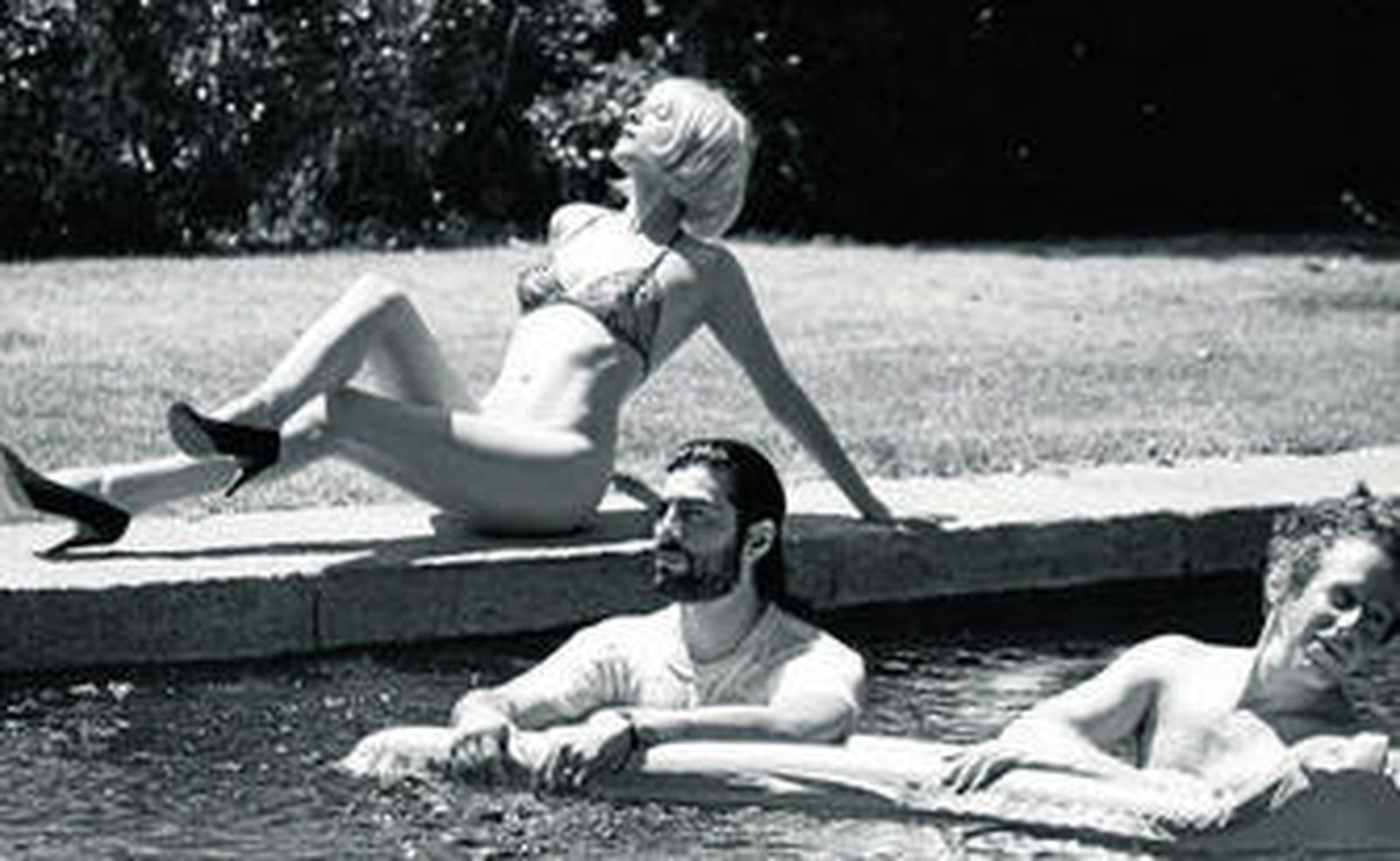 Najwa Nimri (Pamplona, 1972) se muestra en 'Rat Race' en su versión más estival y lúdica.