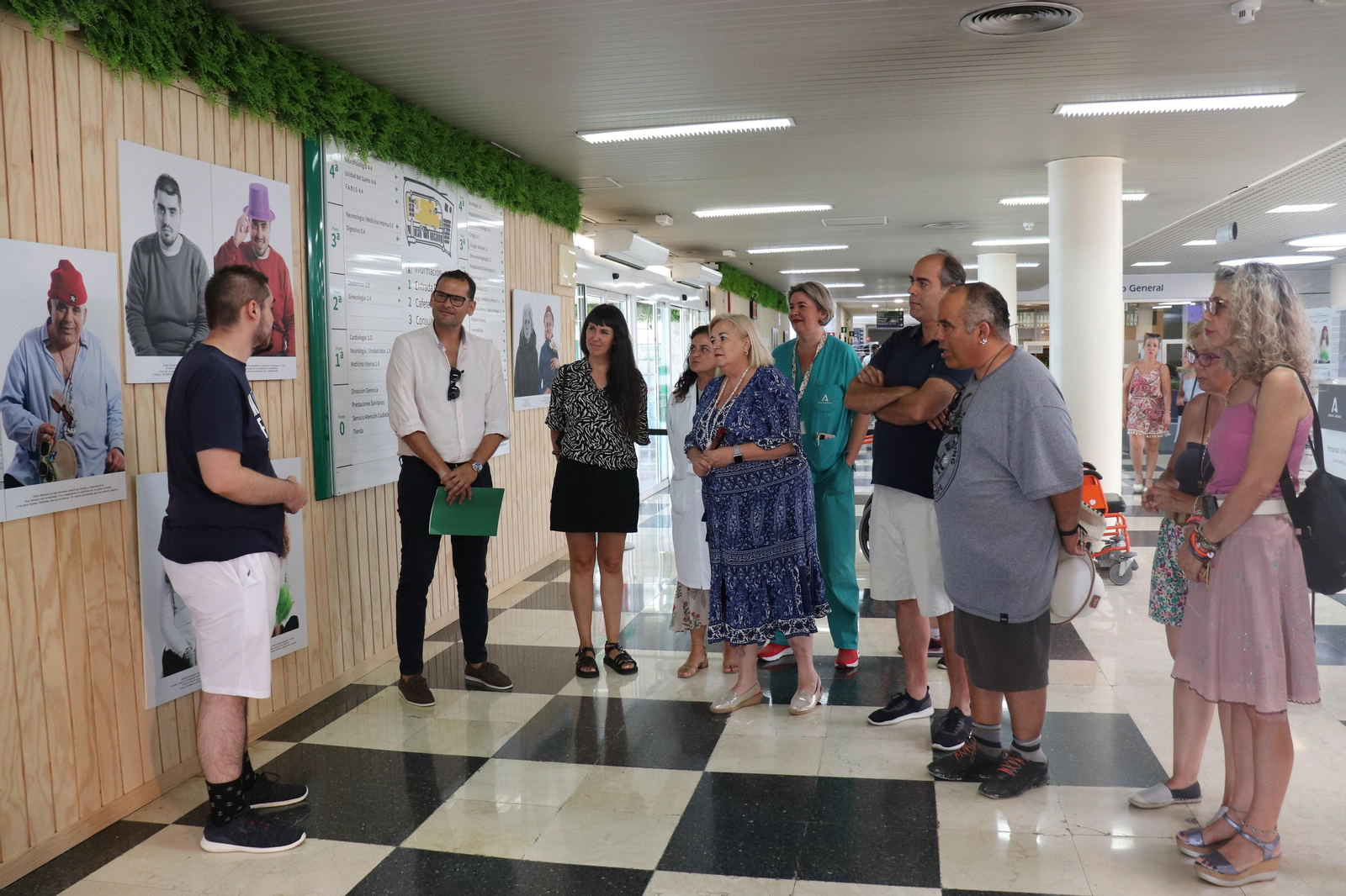 La exposición fotográfica 'Aprende a quererte' de Faisem, en imágenes