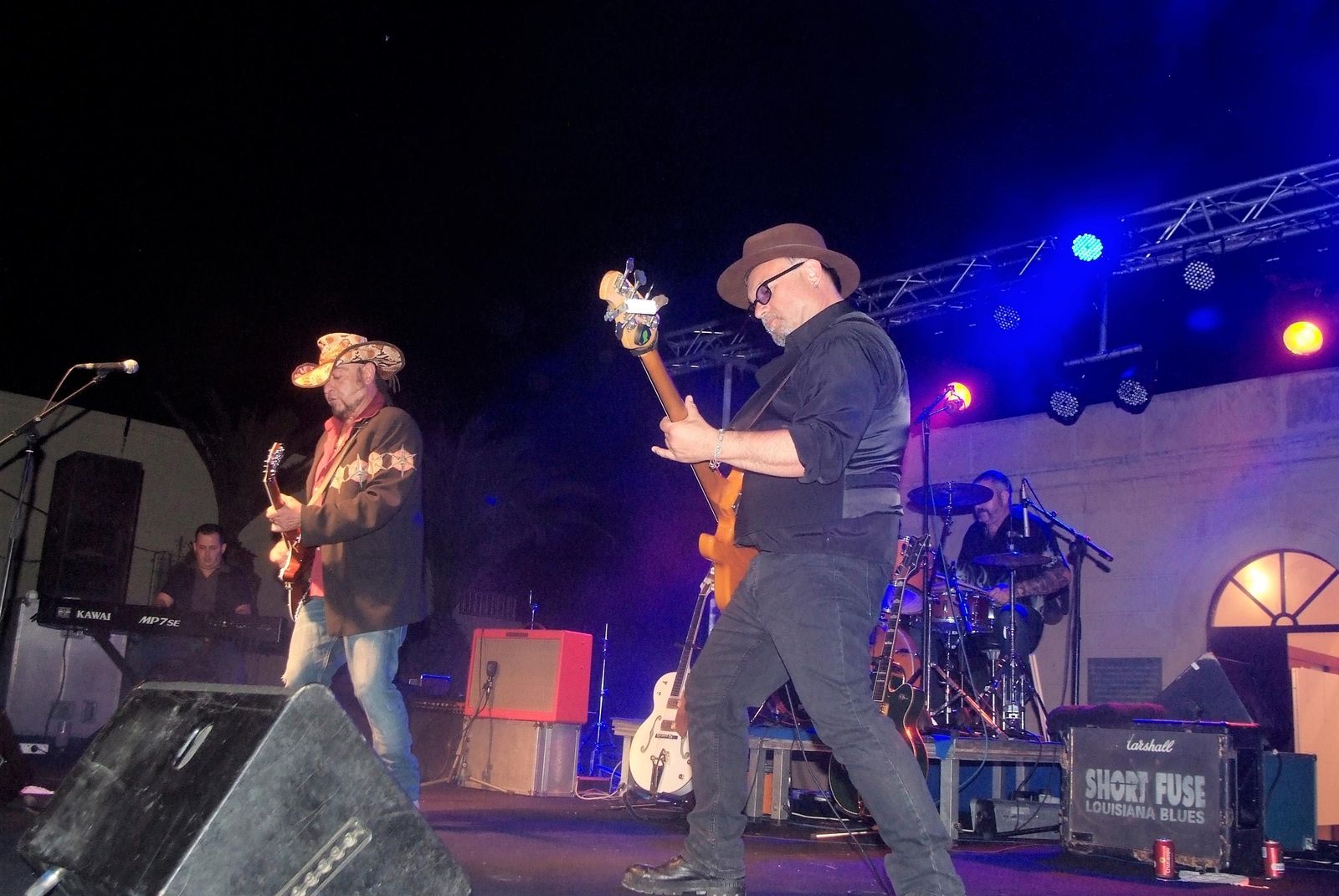 Carlos Segarra lideró la formación 'Segarra inn blues' que estuvo magistral en Roquetas de Mar.