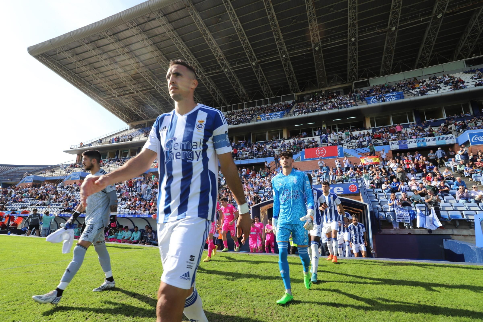 Imágenes del gran ambiente en el Nuevo Colombino para ver el  Recre-Burgos