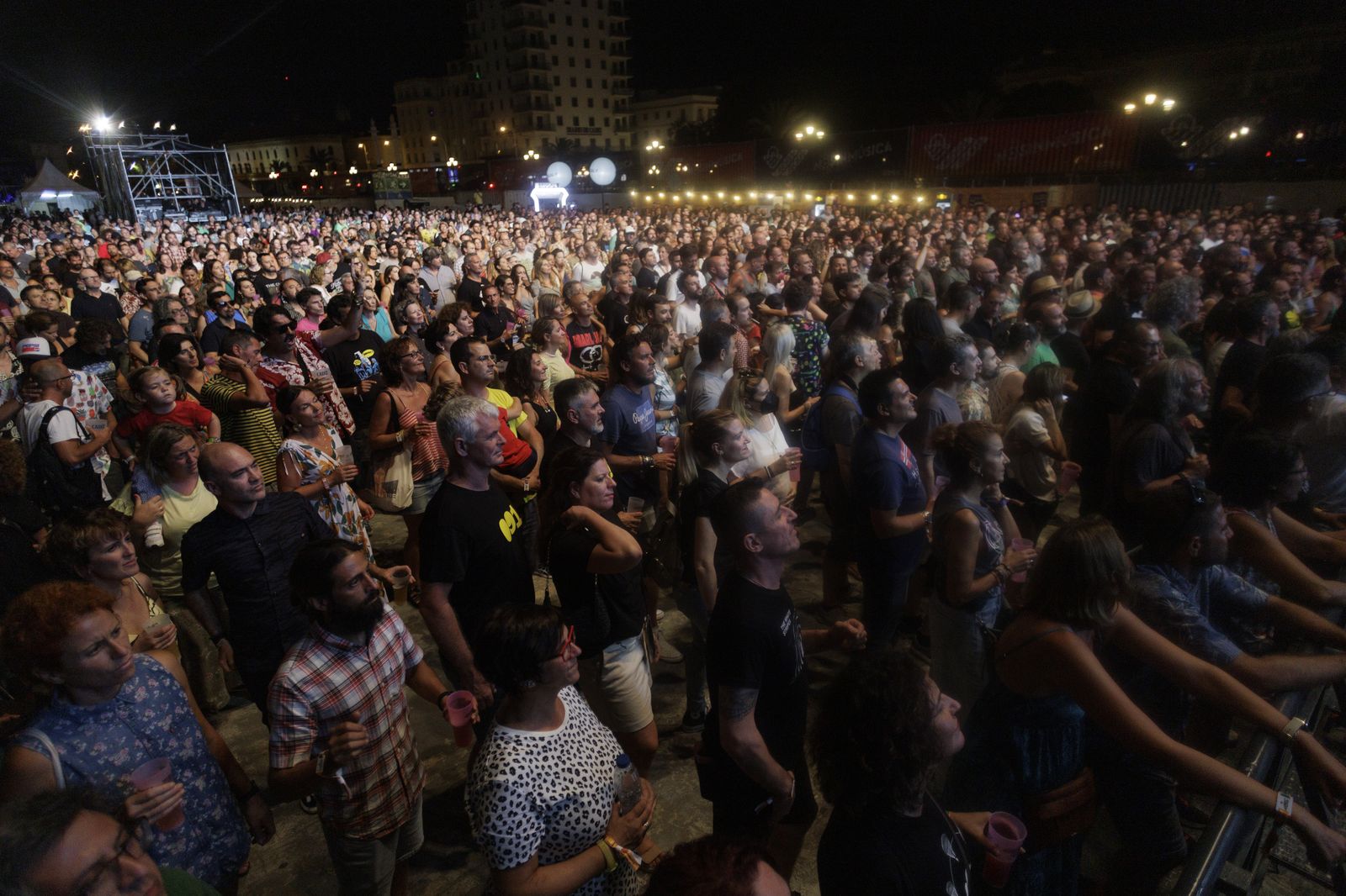Búscate en las imágenes del primer día de conciertos en el festival  "No sin música"