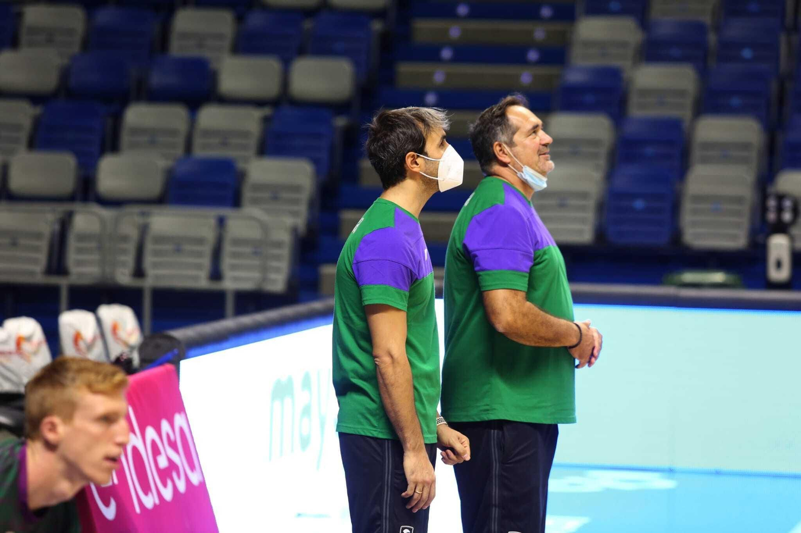 Así luce el Martín Carpena sin su afición en los prolegómenos de la visita del Barcelona