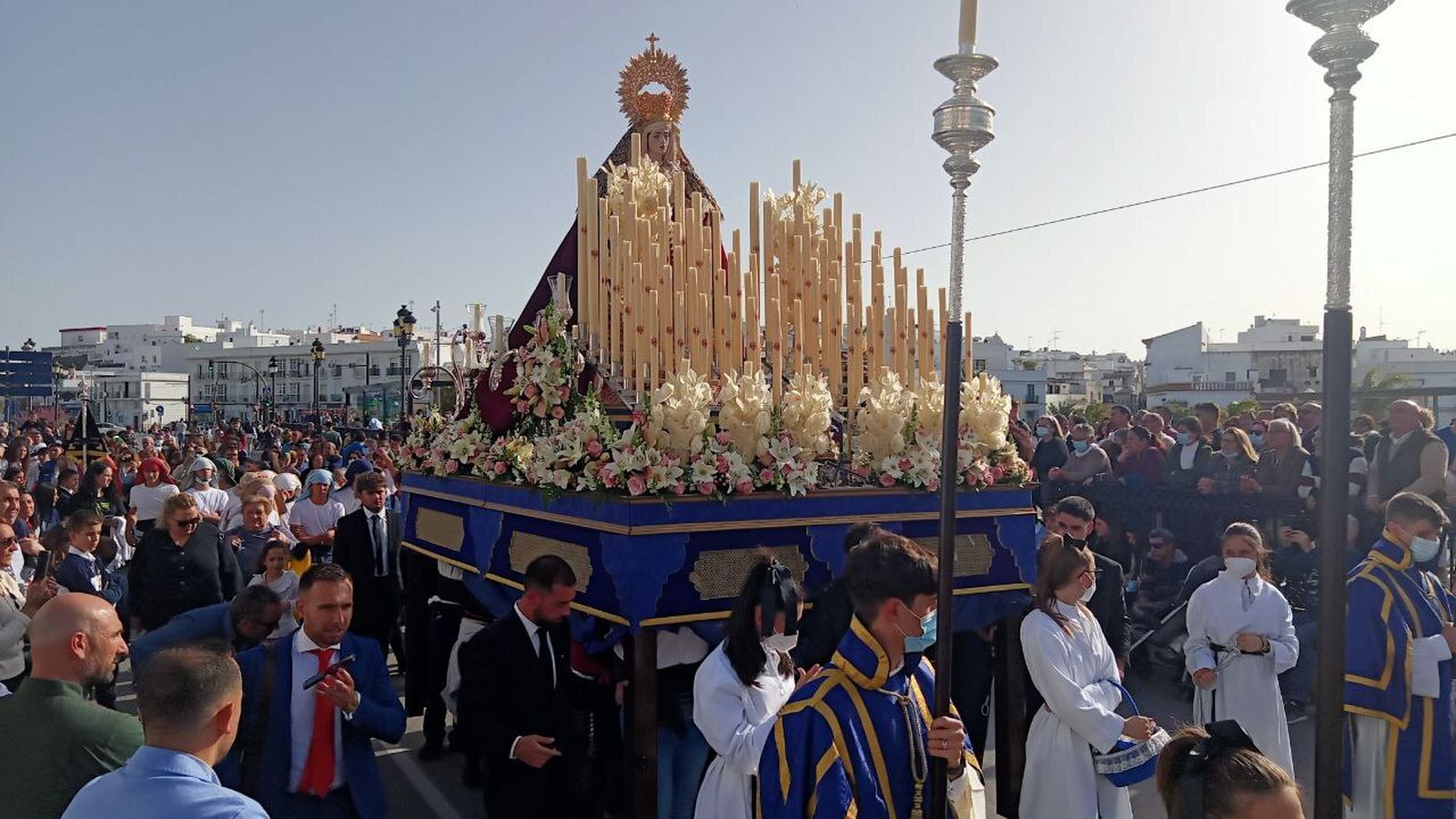 La Virgen de las Angustias, por el puente.