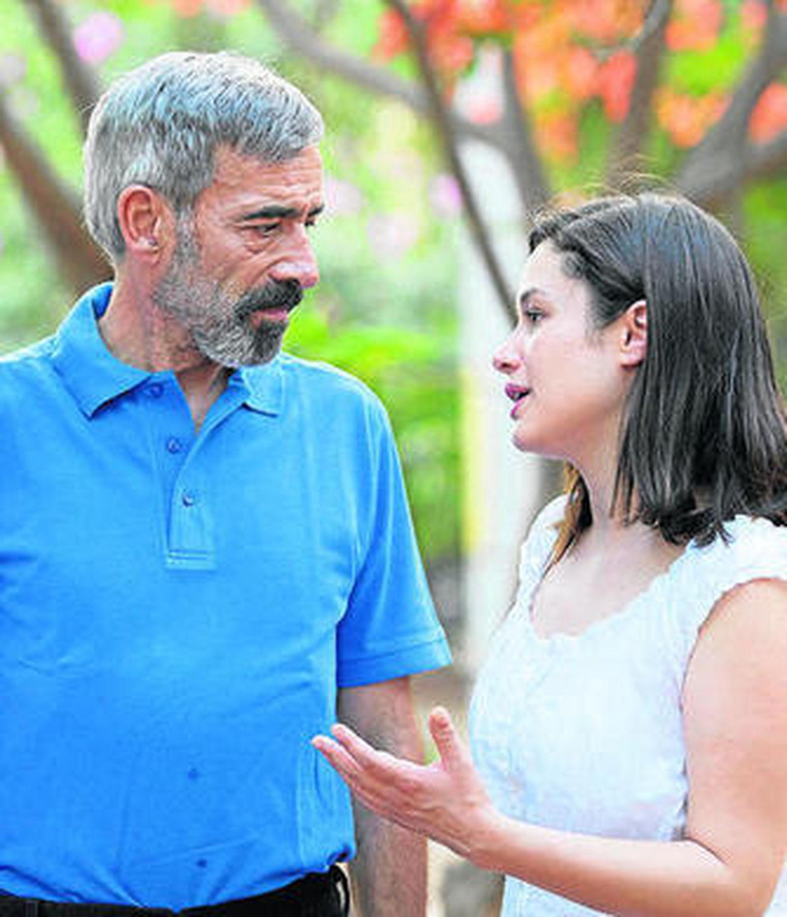 Imanol Arias, como Vicente Ferrer, y Aída Folch como su esposa, Anna.