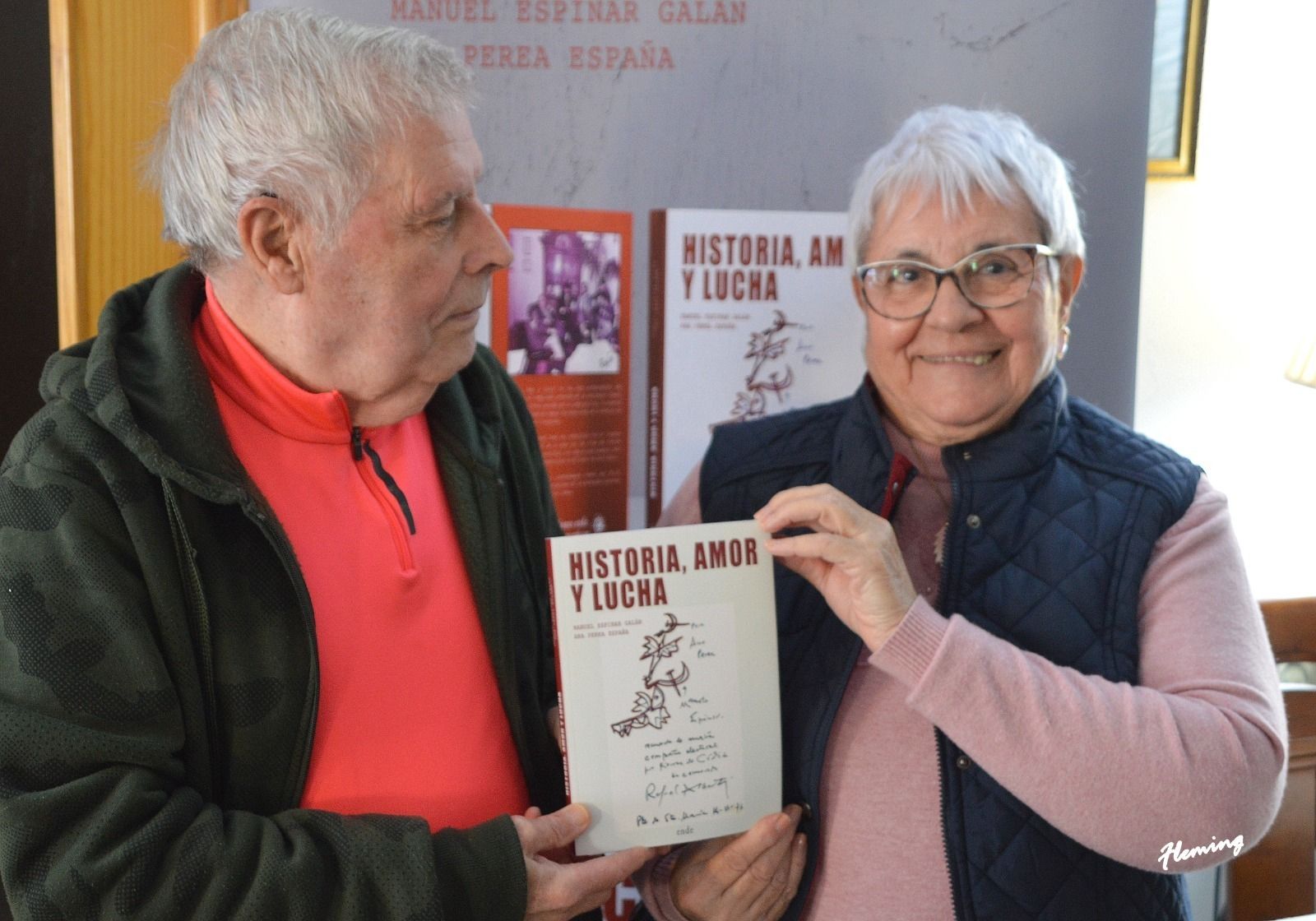 Manuel Espinar y Ana Perea, con su nuevo libro de memorias.