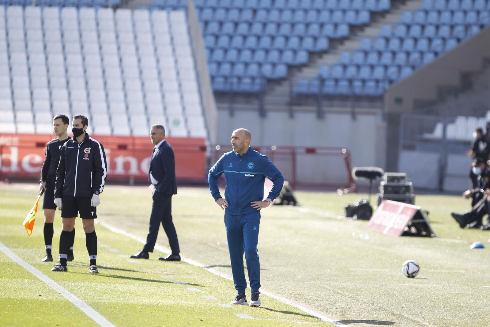 Abelardo y Gomes siguen el partido.