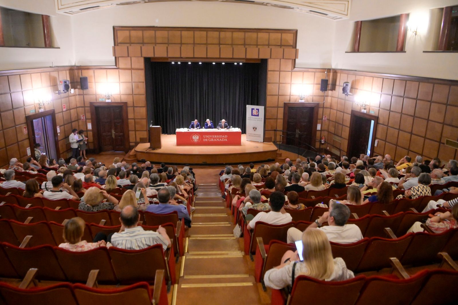Acto de graduación y fin de curso del APFA de la UGR.
