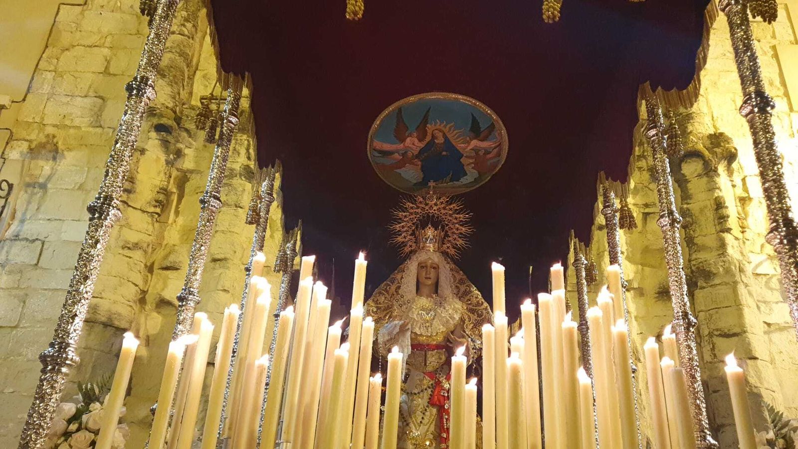 Jueves Santo en Castro del Río: La procesión de la Santa Vera Cruz, en imágenes
