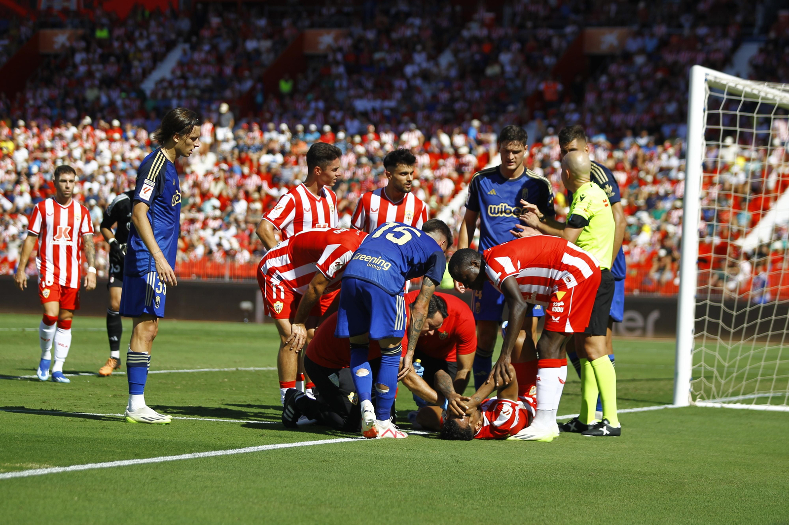 Imágenes del empate a 3 de la U.D. Almería y el Granada C.F.