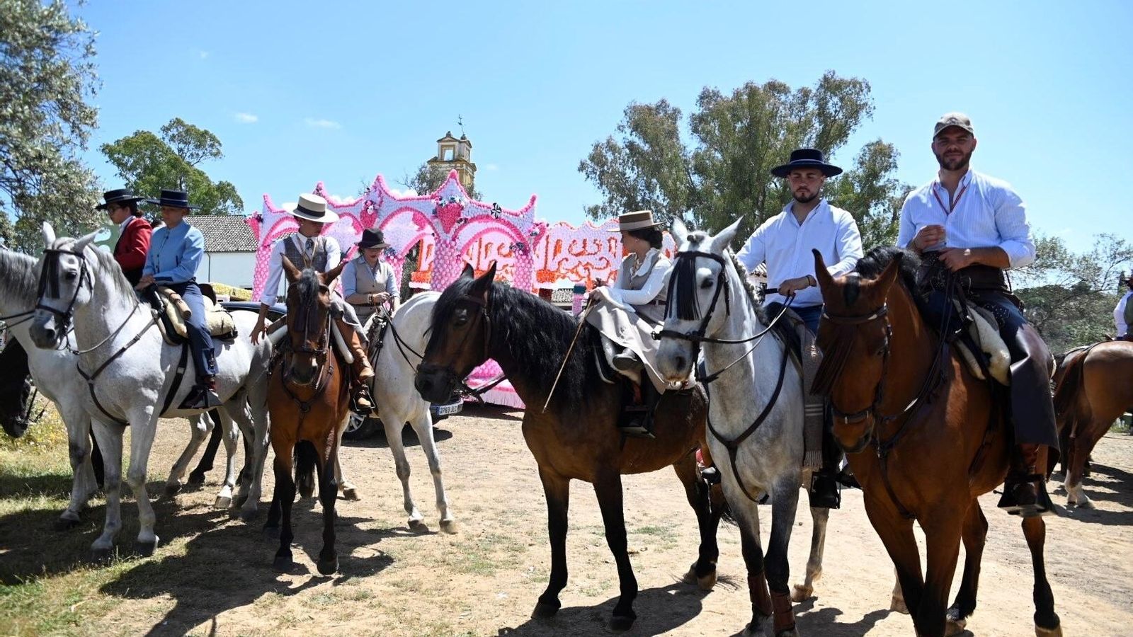 Algunos de los jinetes, en el santuario de Santo Domingo de Scala Coeli.