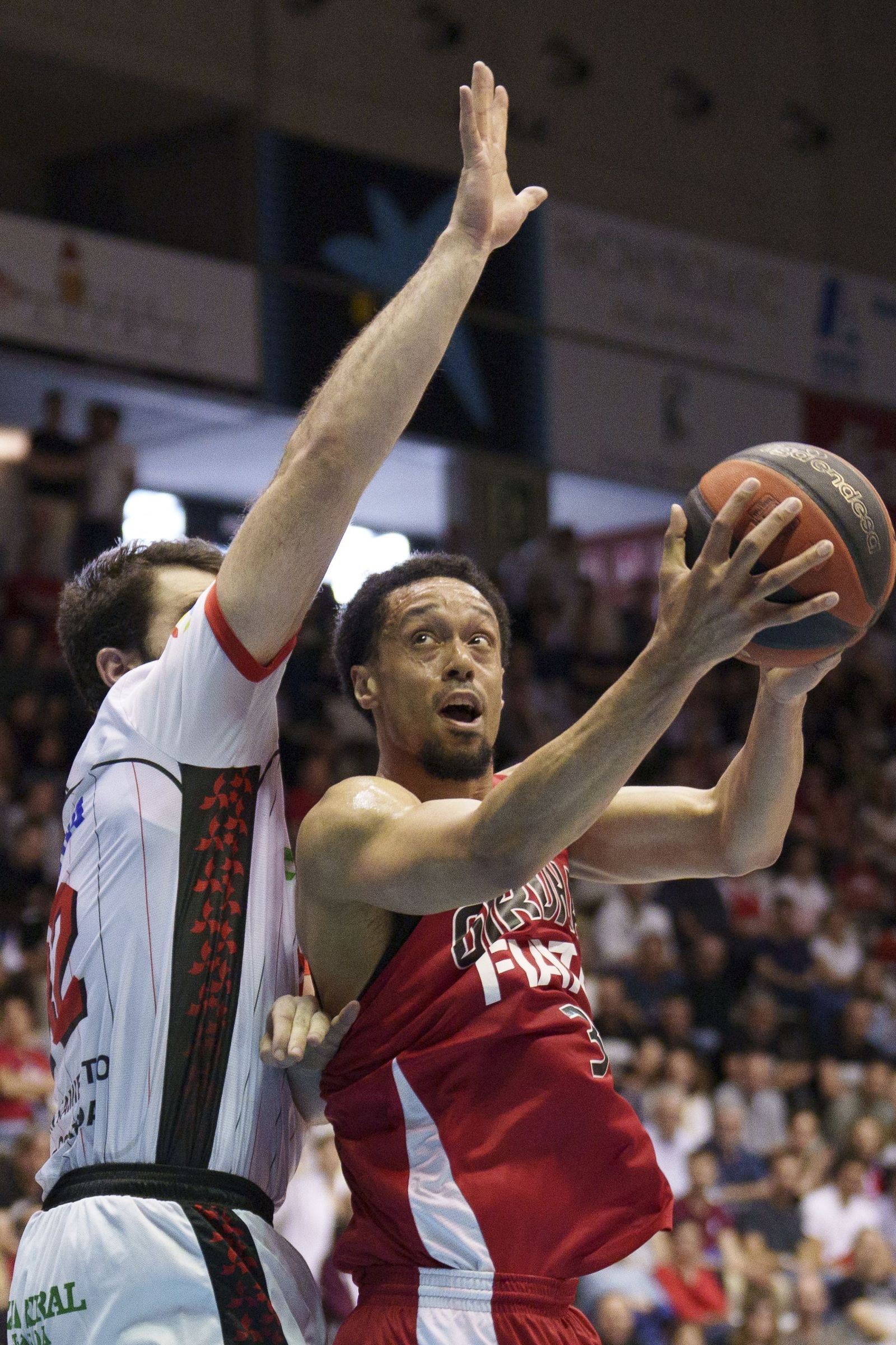 Las mejores imágenes del Basquet Manresa-Covirán Granada