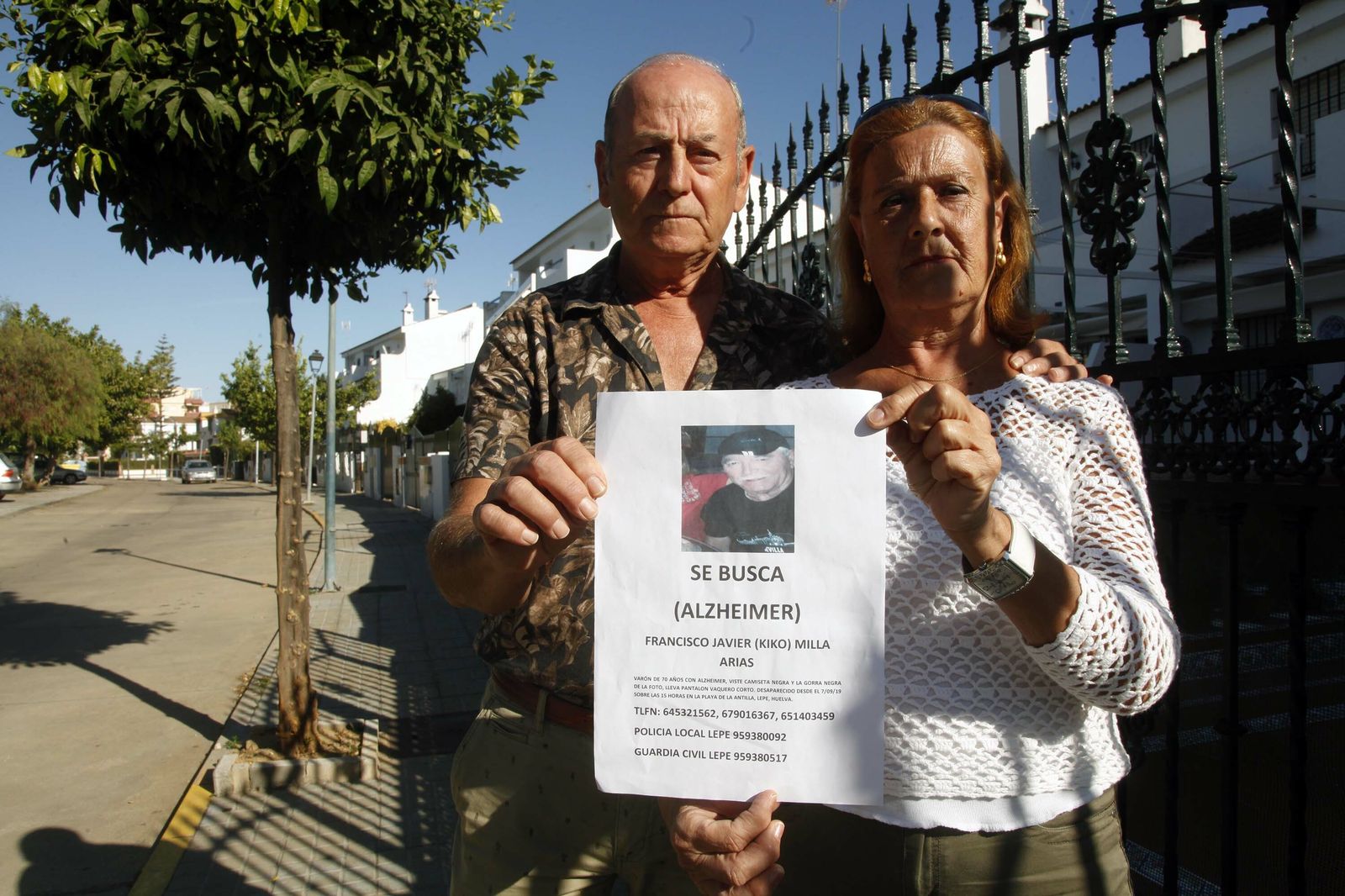 Familiares del desaparecido en La Antilla.