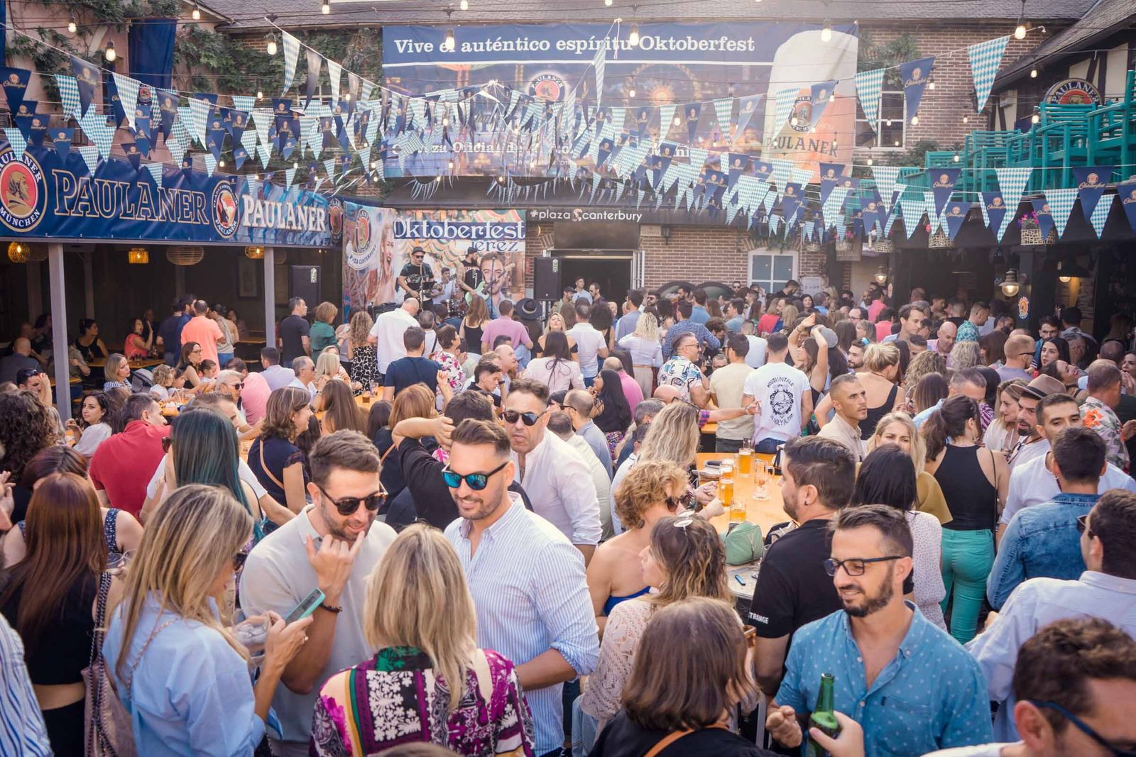 Búscate en el OktoberFest de Plaza Canterbury del sábado 8
