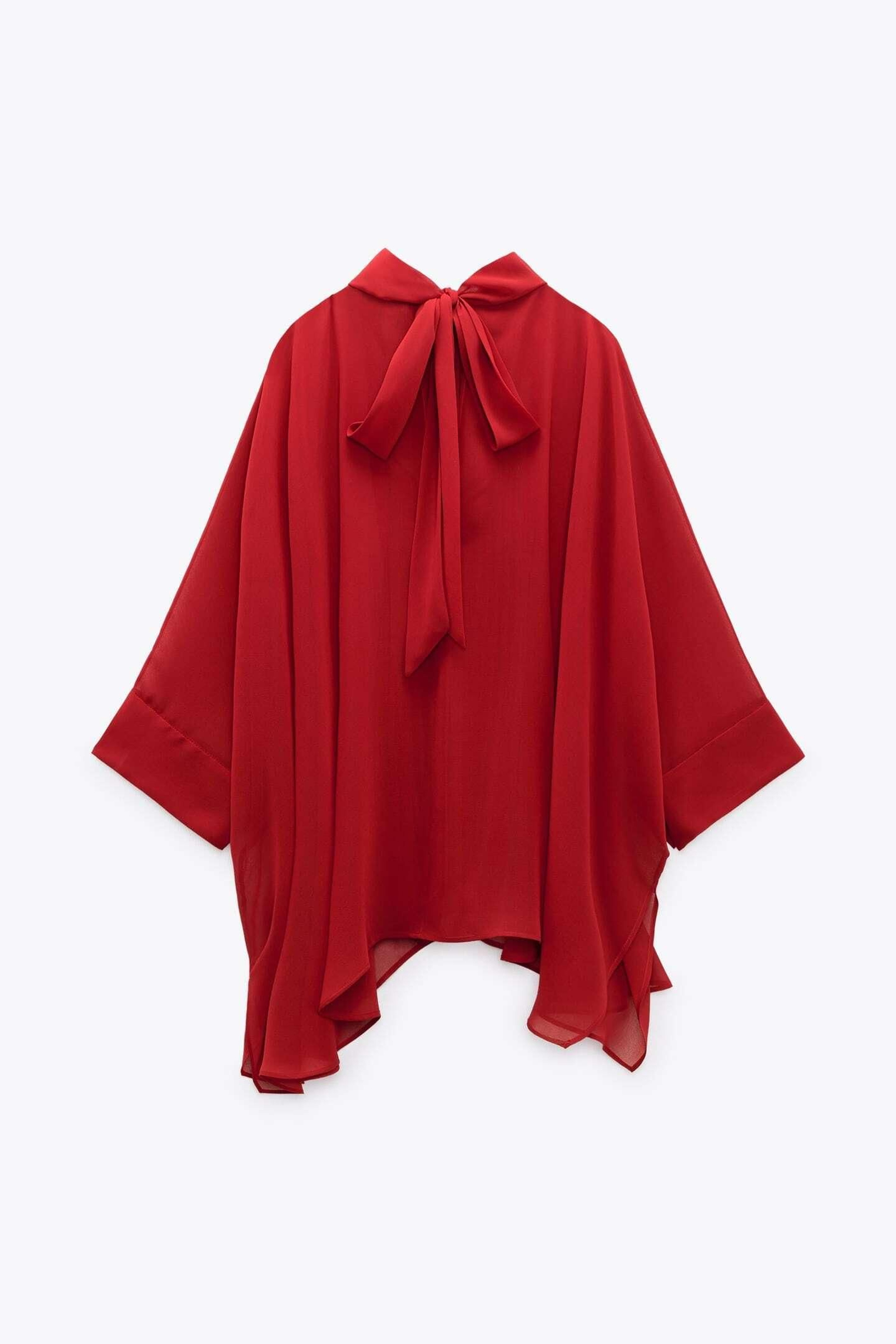 Capa con lazo de Zara.