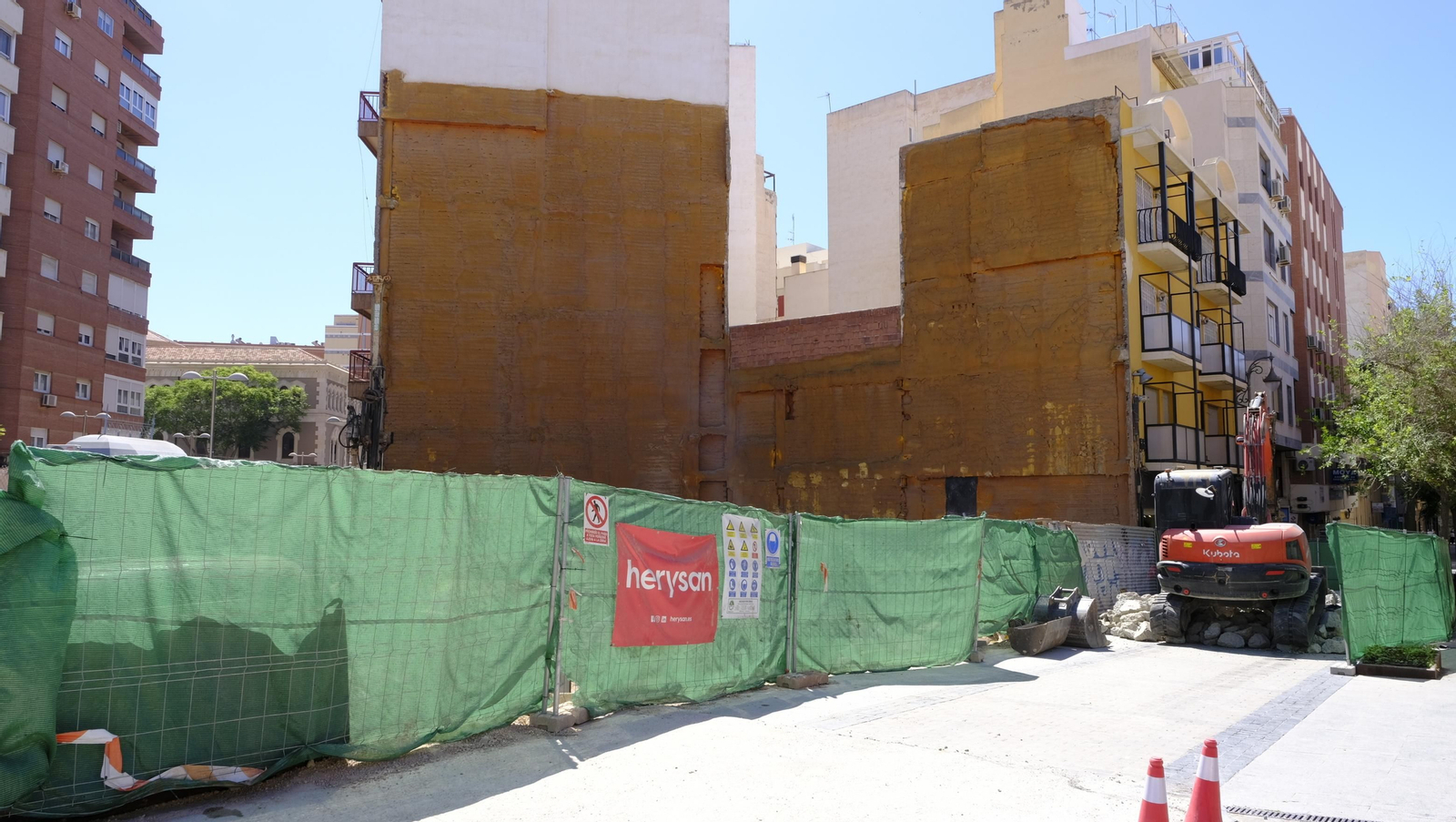 El solar en Obispo Orberá está ya en obras